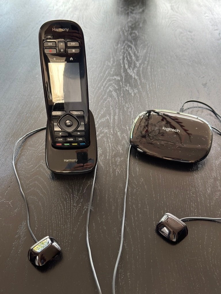 Logitech Harmony Ultimate + Hub + 2 IR blasters, Audio, Tv en Foto, Verzenden, Gebruikt, Origineel, Receiver of Versterker