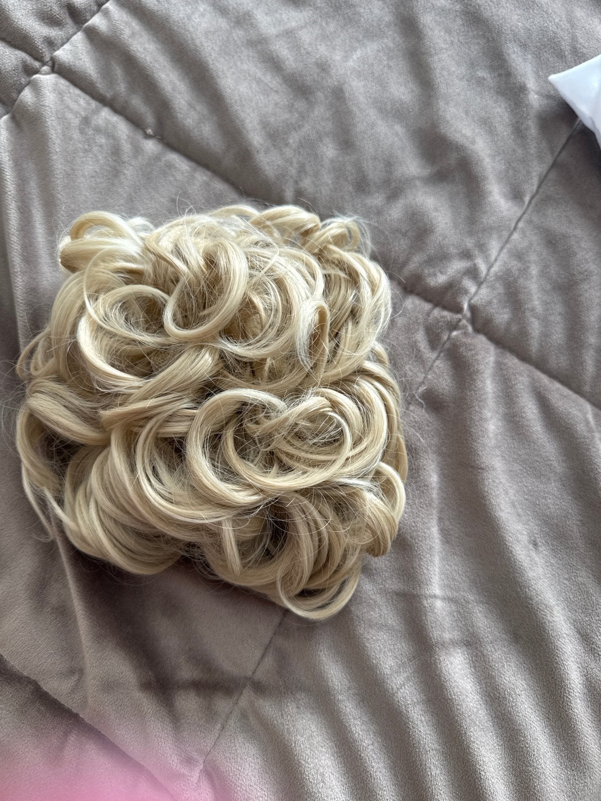 Blonde haarstukje met klemmen - Krullend opsteekkapsel, Ophalen of Verzenden, Gebruikt, Pruik of Haarverlenging