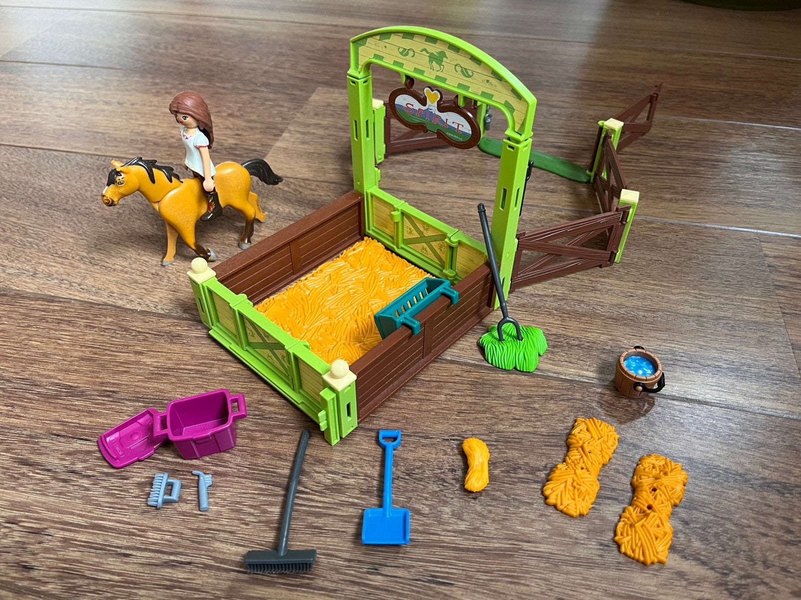Playmobil Spirit & Lucky stal compleet, nr. 9478, Gebouw, Complete set, Ophalen of Verzenden, Zo goed als nieuw