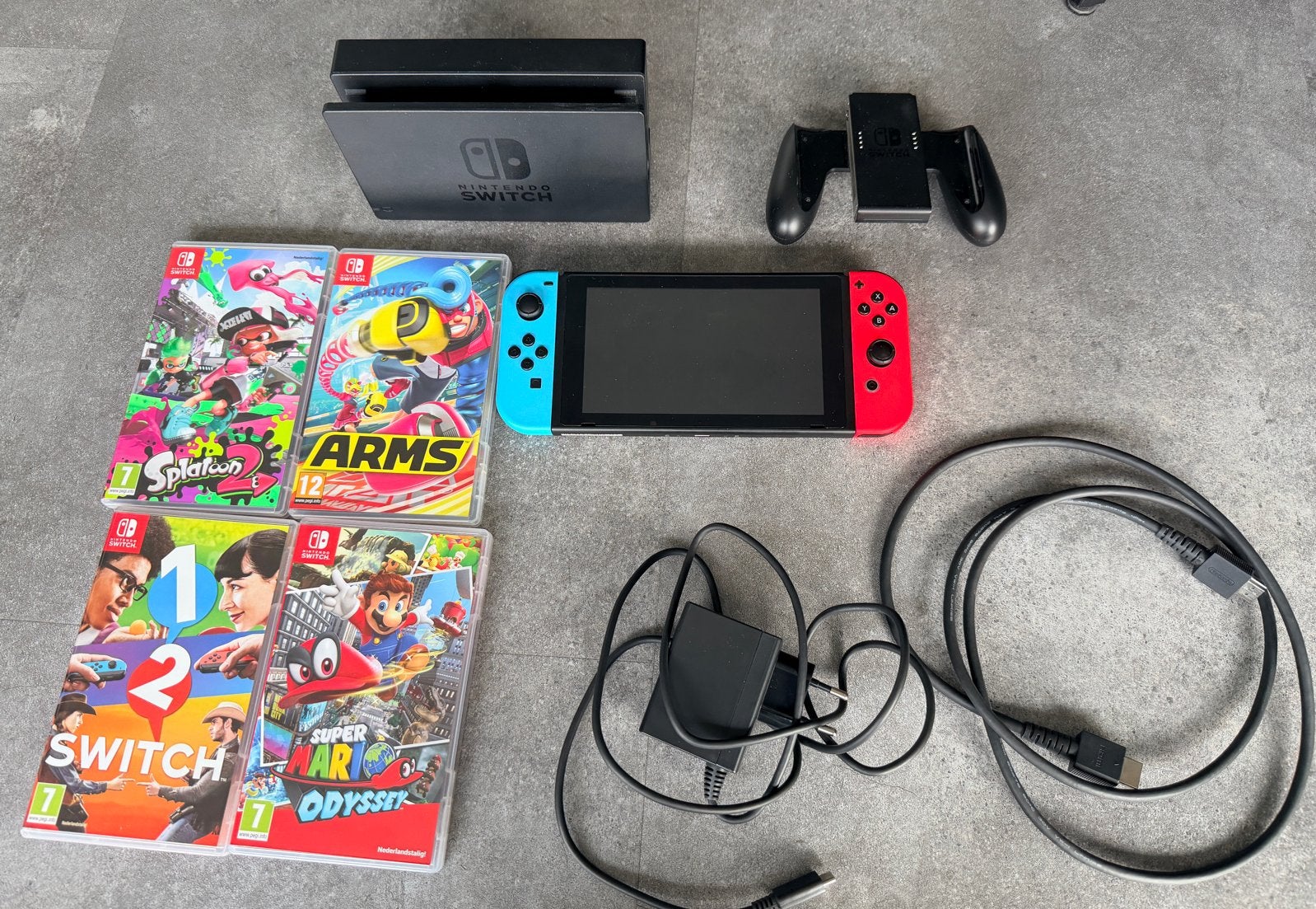 Nintendo Switch met 4 games en accessoires, Spelcomputers en Games, Ophalen, Met 2 controllers, Switch Original, Gebruikt