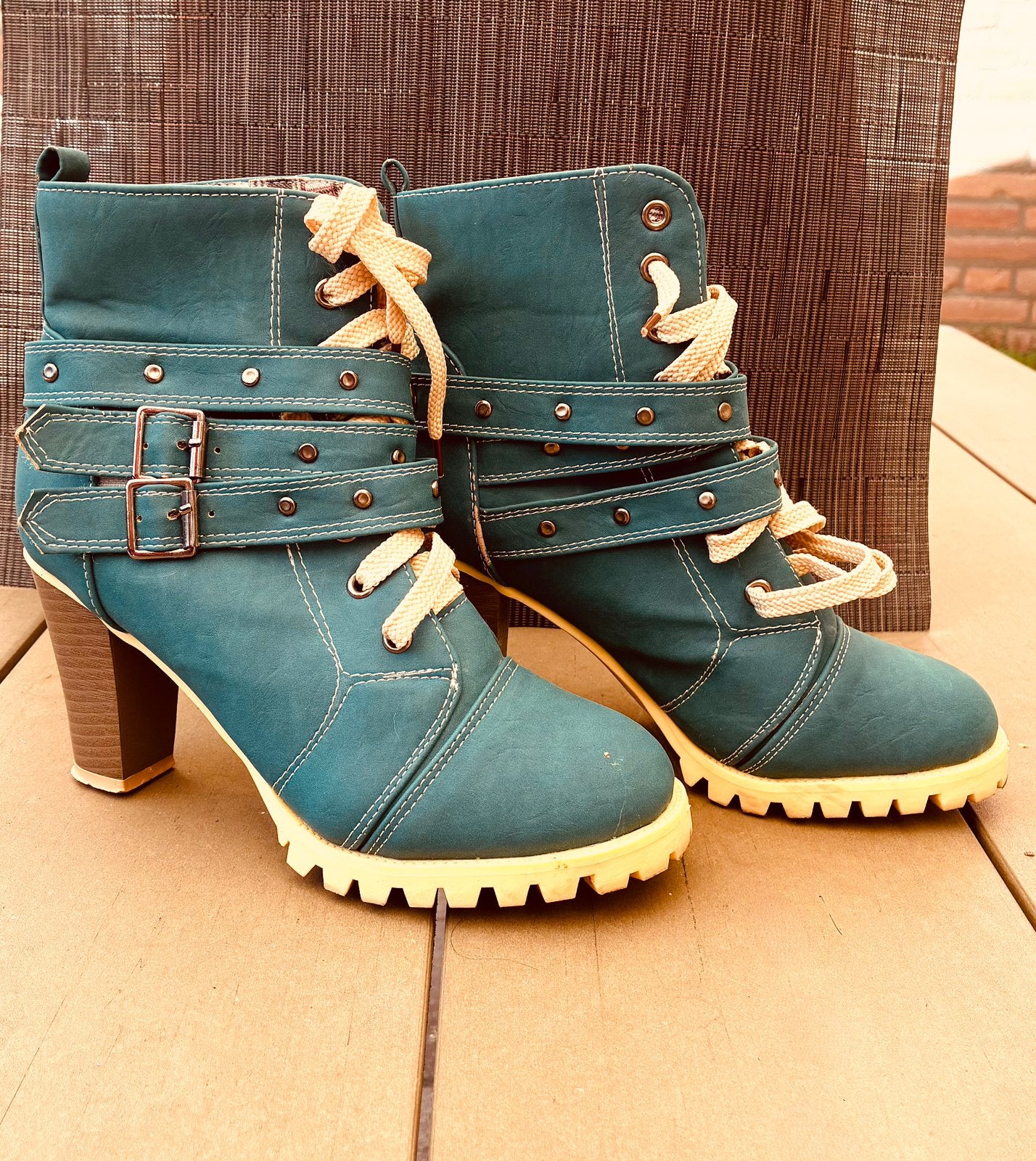 Turquoise/petrol veterlaarsjes maat 38 met hak en riempjes, Blauw, Lage of Enkellaarzen, Ophalen of Verzenden, Gedragen