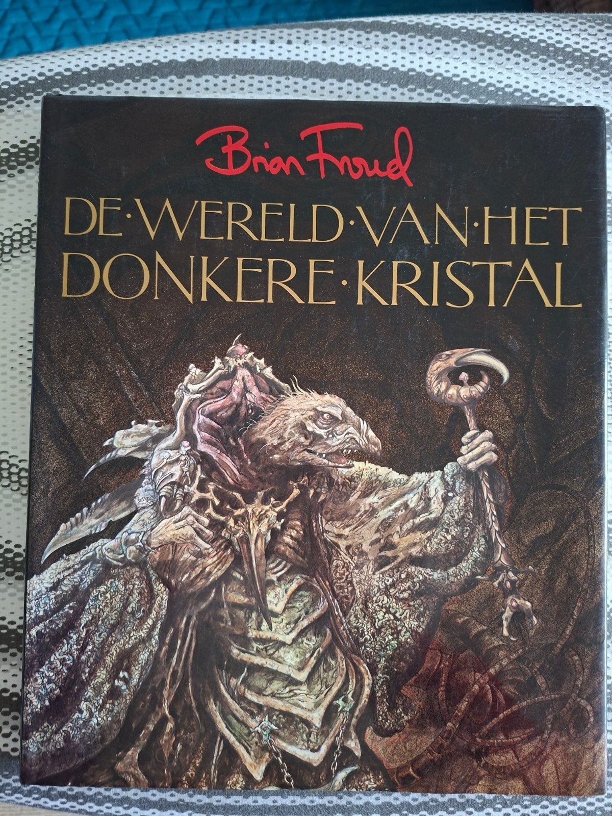 DE WERELD VAN HET DONKERE KRISTAL., Ophalen of Verzenden, Gelezen