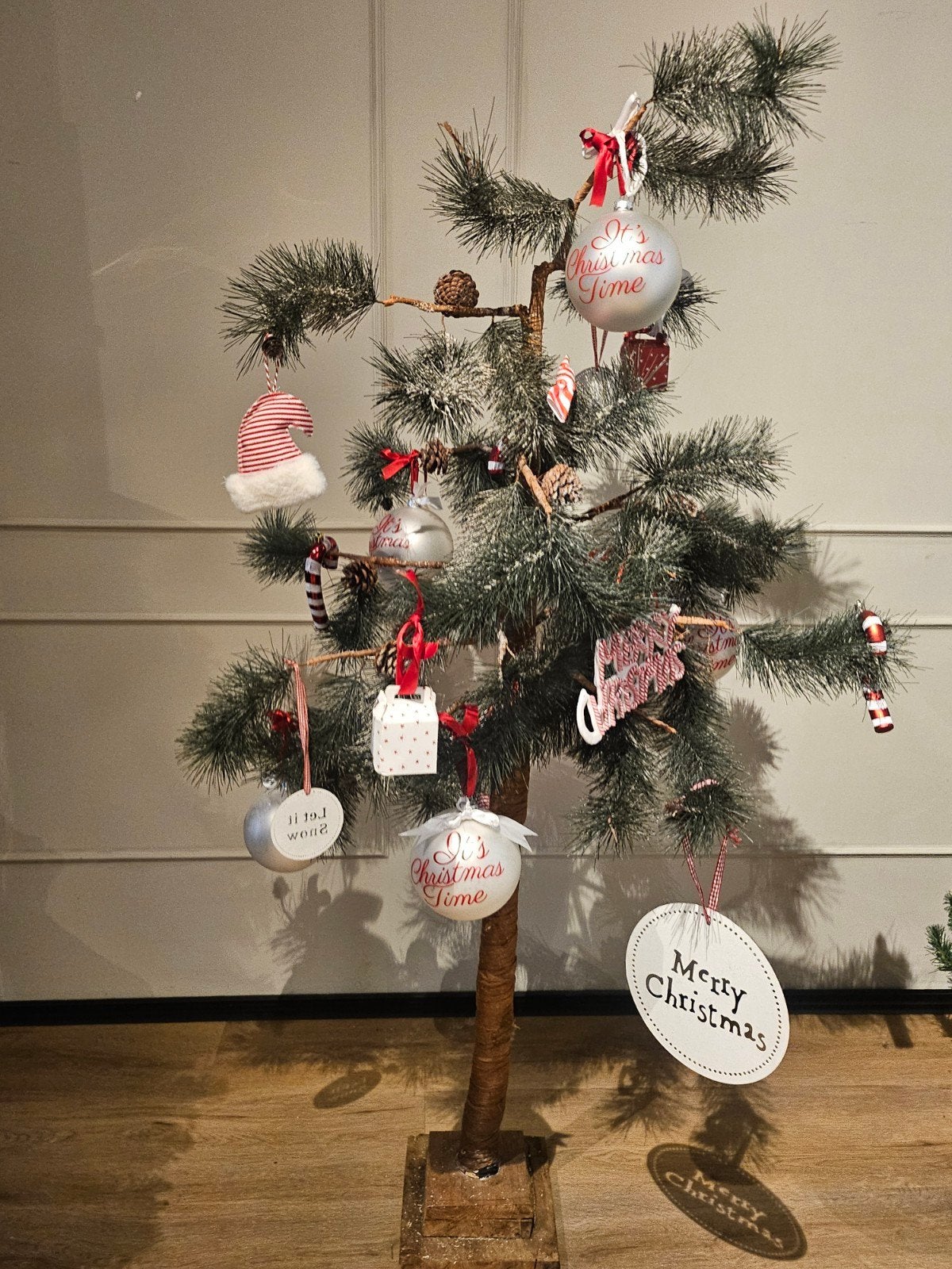 kerstboom met riviera maison kerstballen  rood/wit, Diversen, Ophalen