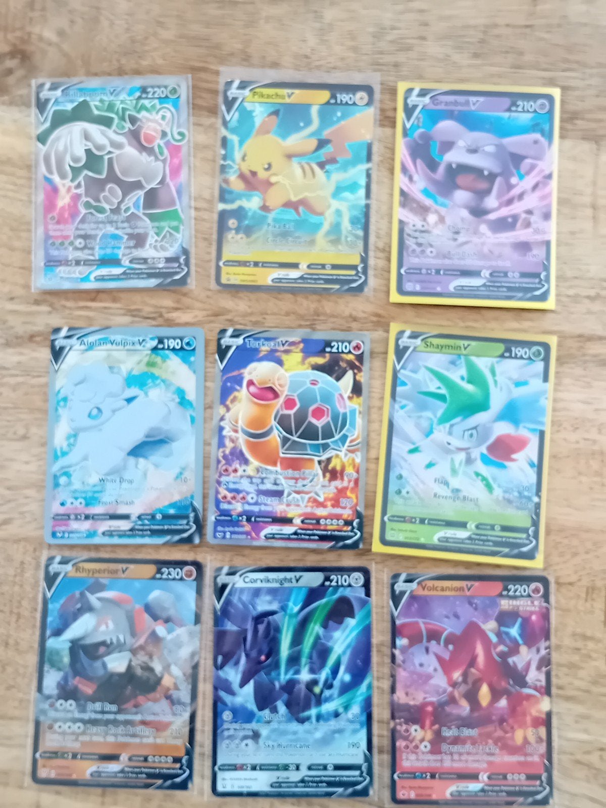 Negen Pokémon V-kaarten - Pikachu, Shaymin, Volcanio, Ophalen of Verzenden, Zo goed als nieuw, Meerdere kaarten, Foil