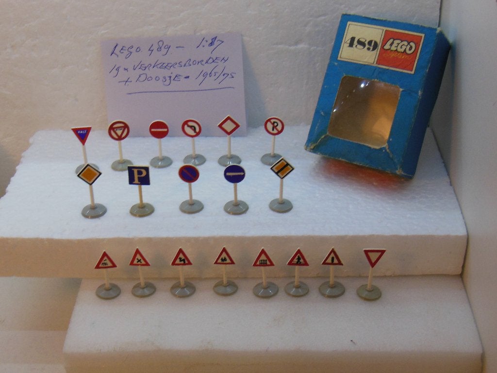 LEGO 489 - 19 Verkeersborden + Doosje, Ophalen of Verzenden, Gebruikt, Overige typen, Overige merken