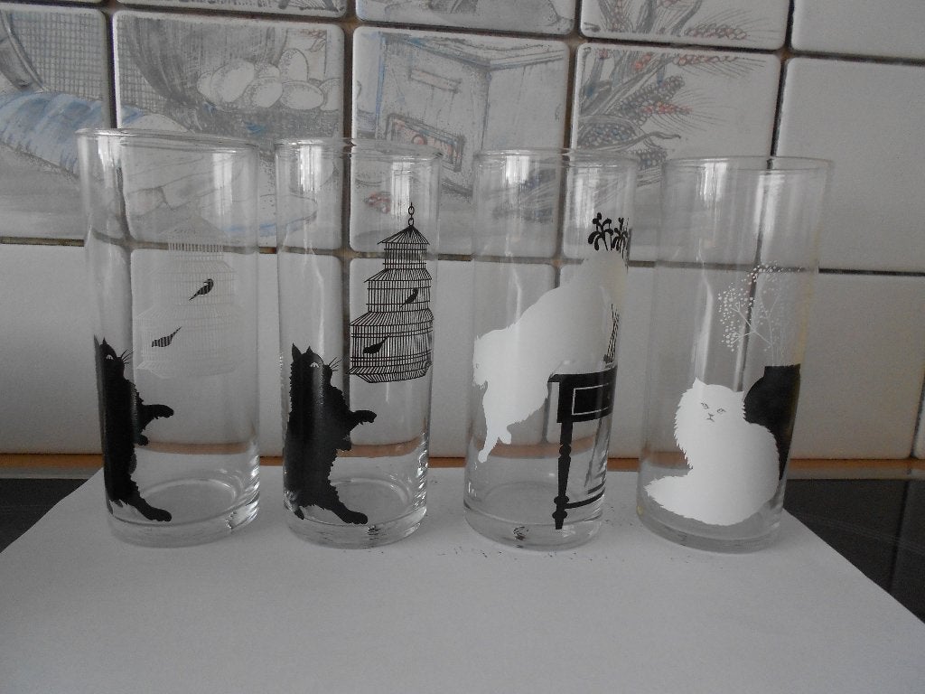 4 glazen met afbeelding poezen vintage, Ophalen, Glas of Glazen, Gebruikt, Overige merken