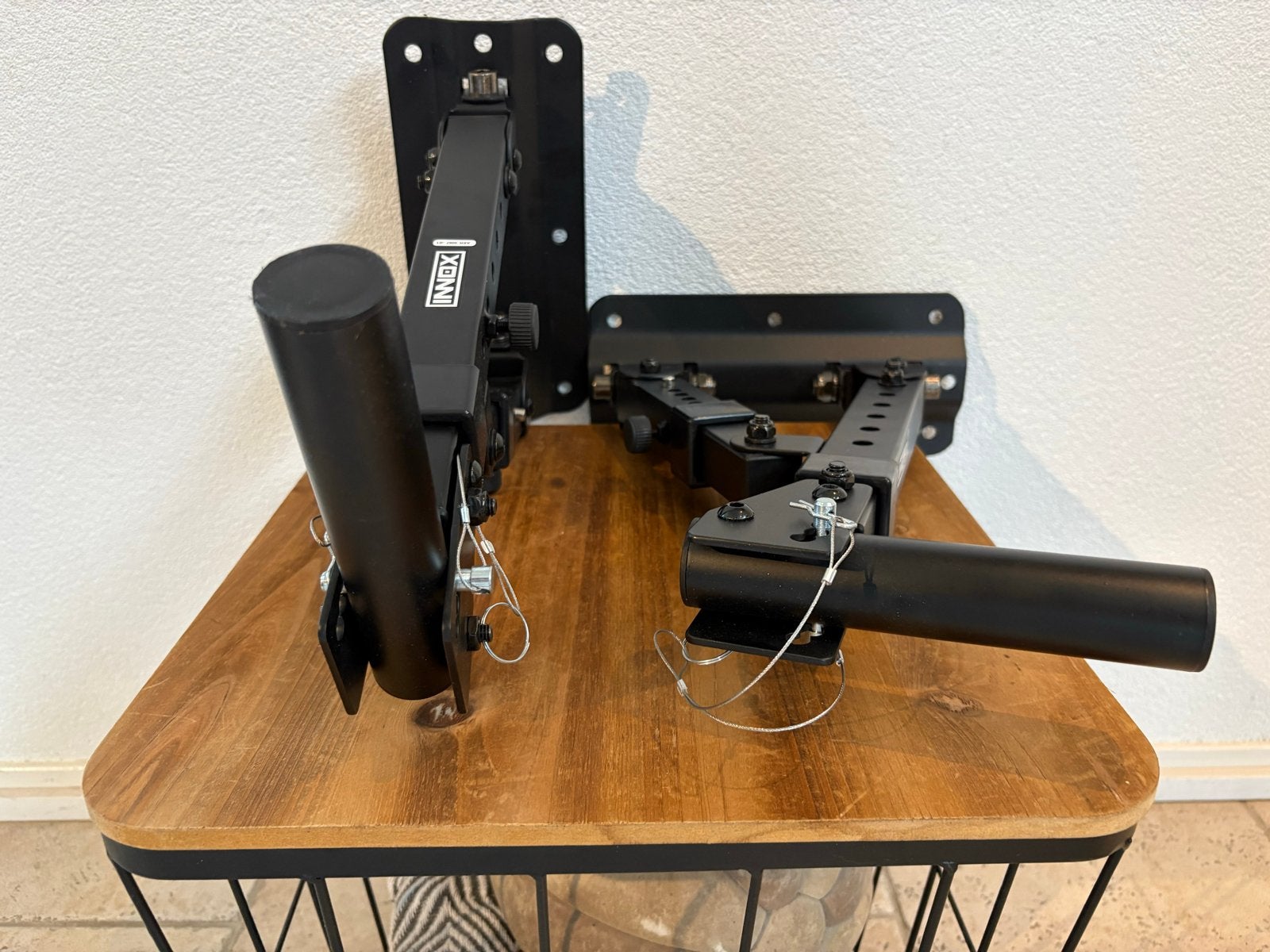 Innox luidspreker muurbeugels - set van 2, Audio, Tv en Foto, Luidsprekers, Ophalen, Zo goed als nieuw