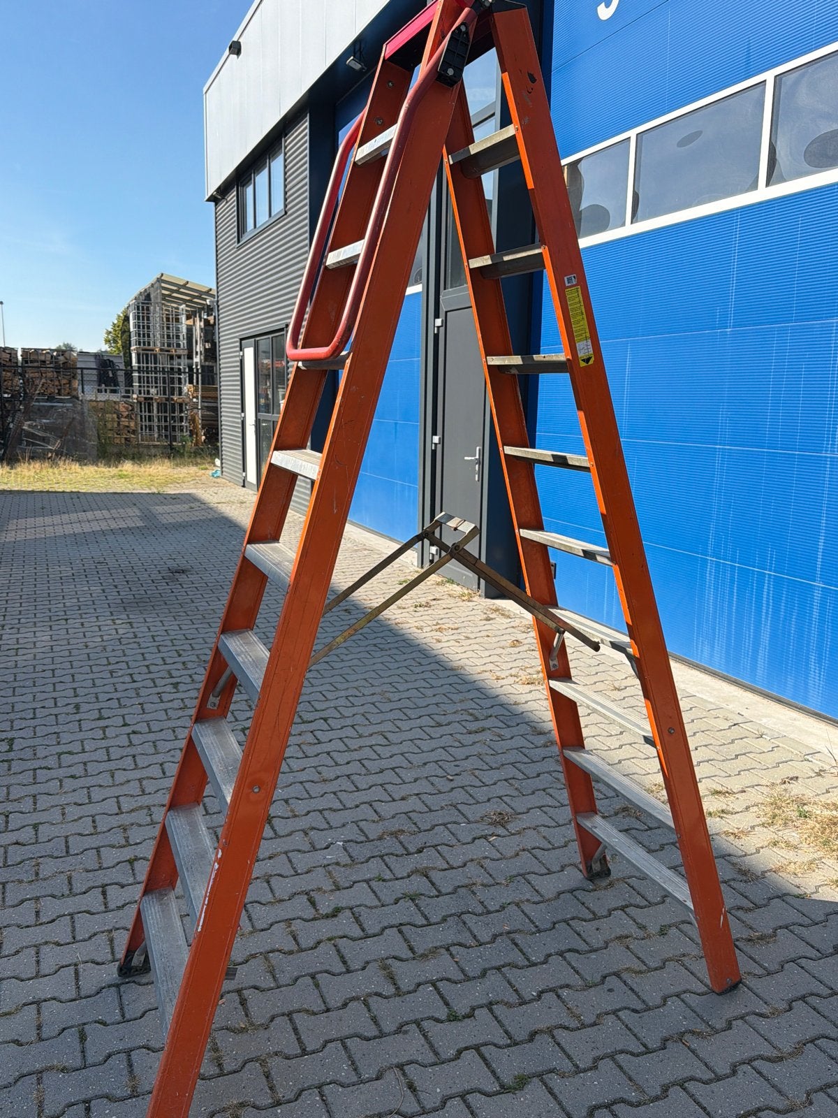 Stevige trap, kleine beschadiging, Ophalen, Gebruikt, Trap, 2 tot 4 meter