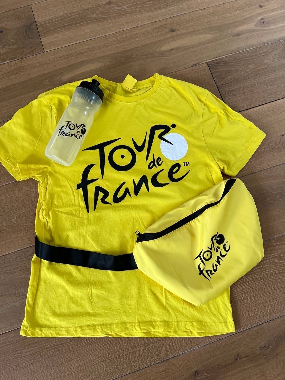 Tour de France merchandise set: T-shirt, tas en bidon, Ophalen of Verzenden, Nieuw, Maat 48/50 (M), Geel