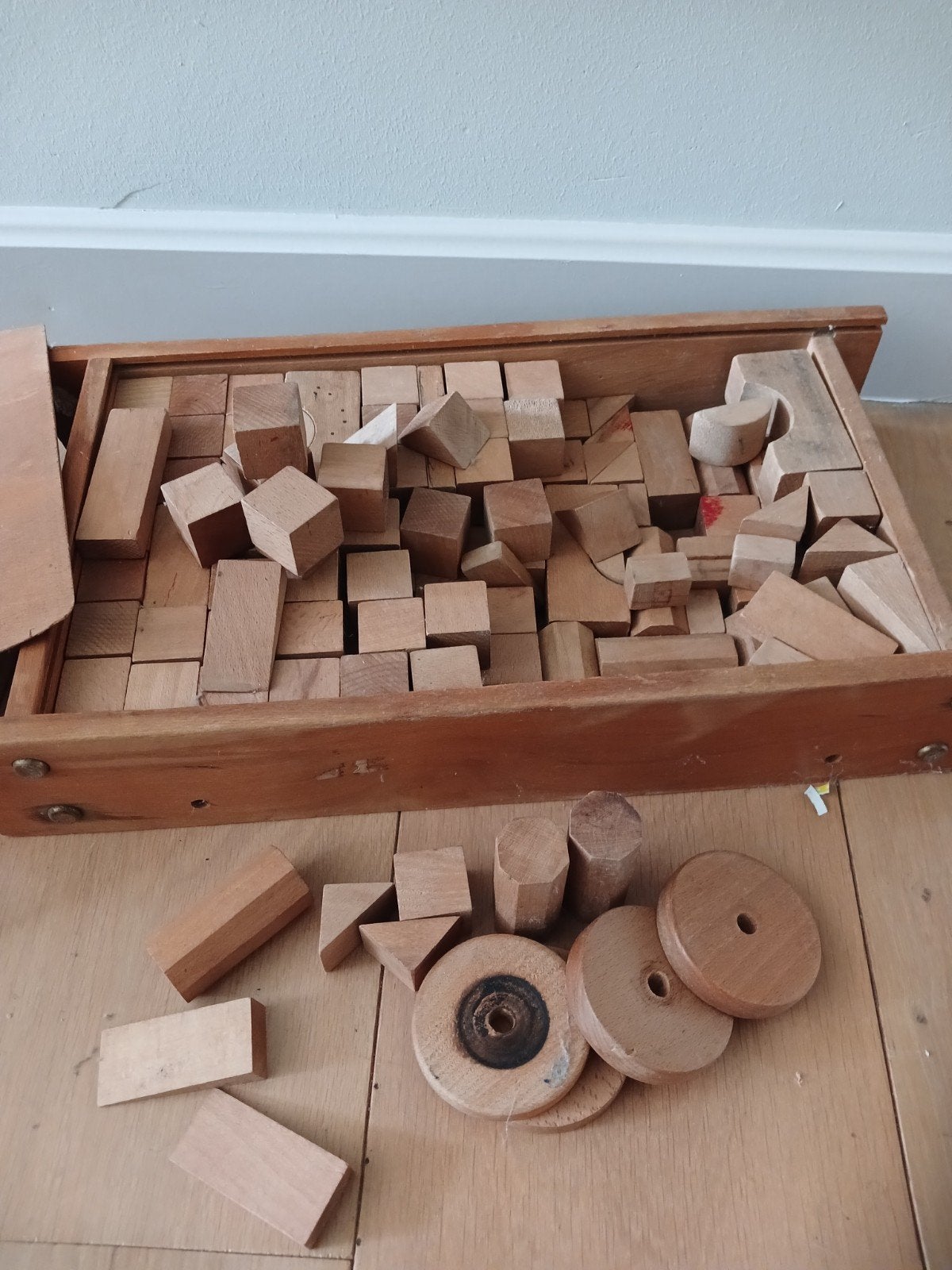 Houten bouwblokken in kist - Vintage speelgoed, Ophalen of Verzenden