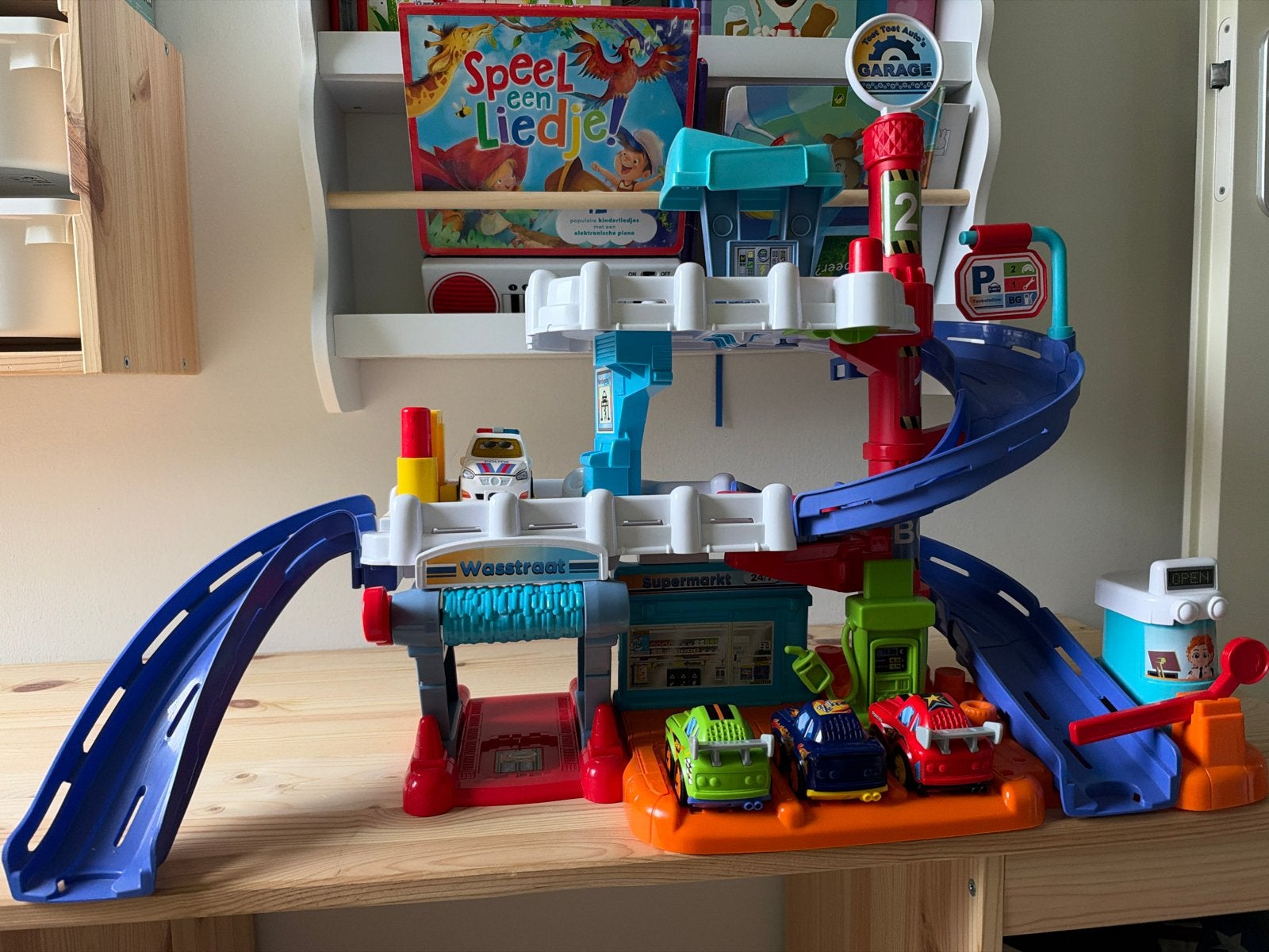 VTech Toet Toet Auto's Garage met 4 auto's, Ophalen of Verzenden, Zo goed als nieuw