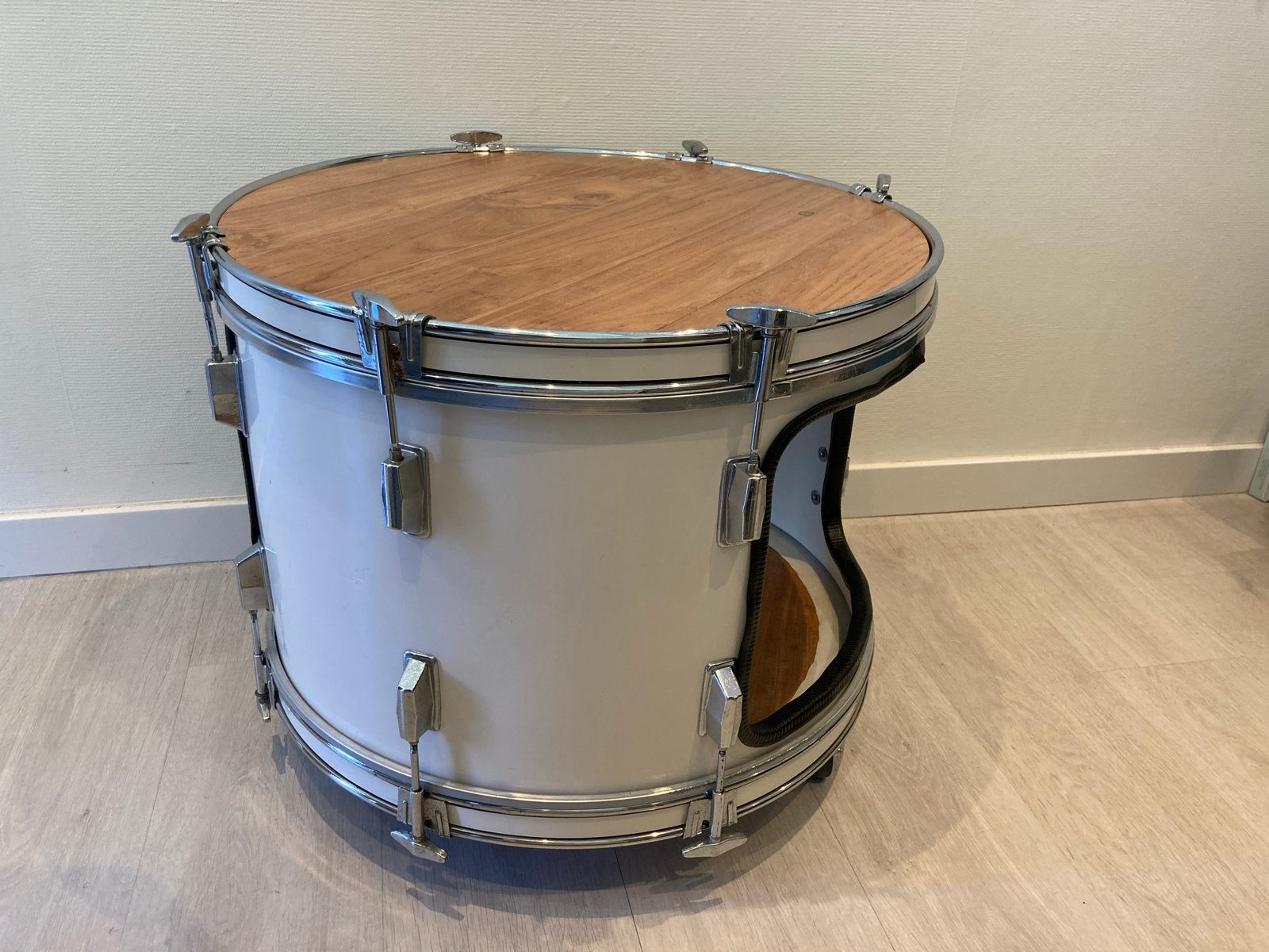 Unieke Bassdrum Tafel 22" op Wielen - Bijzettafel, Minder dan 55 cm, Gebruikt, Rond, Hout