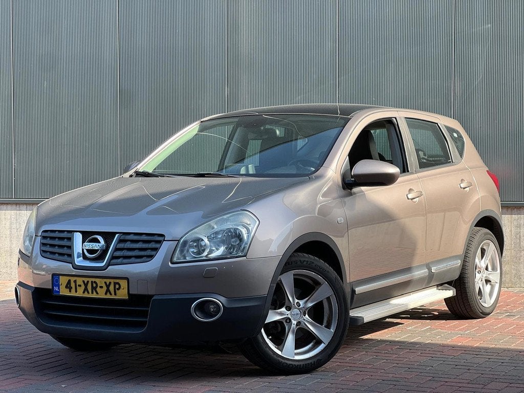 Nissan Qashqai 2.0 Tekna Premium 4WD * Aut * Navi * Cruise *, Auto's, Nissan, Automaat, Zwart, 4 cilinders, Bruin