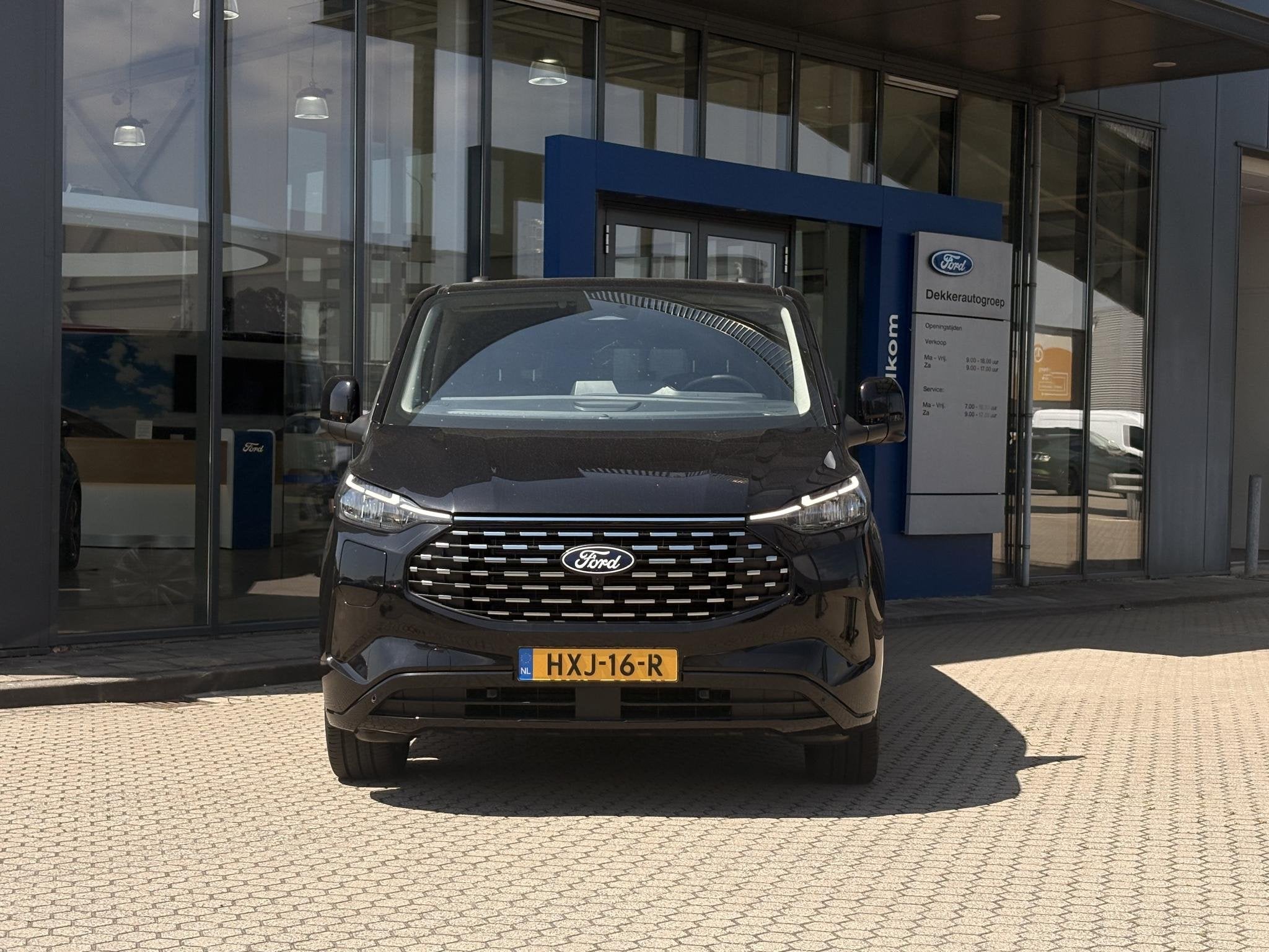 Ford Transit Custom Tourneo 340 2.5 PHEV L2H1 Titanium X 185, Auto's, 232 pk, Gebruikt, 1850 kg, Zwart