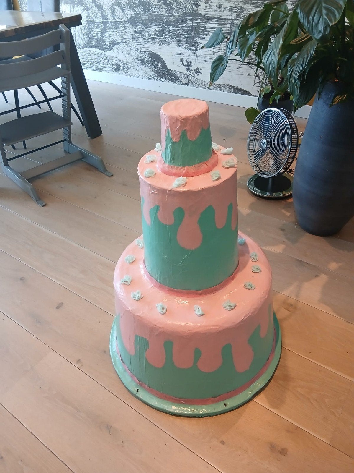 Grote Papier-maché Taart - Decoratie/Carnaval (80x55cm), Ophalen of Verzenden, Zo goed als nieuw, Versiering, Carnaval