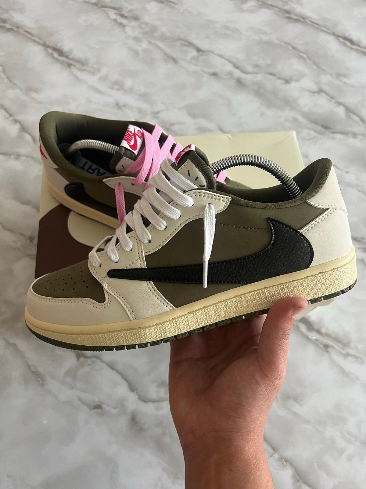 Nike Air Jordan 1 Low Travis Scott Olive -  43, Kleding | Heren, Ophalen of Verzenden, Nieuw, Overige kleuren, Sneakers of Gympen