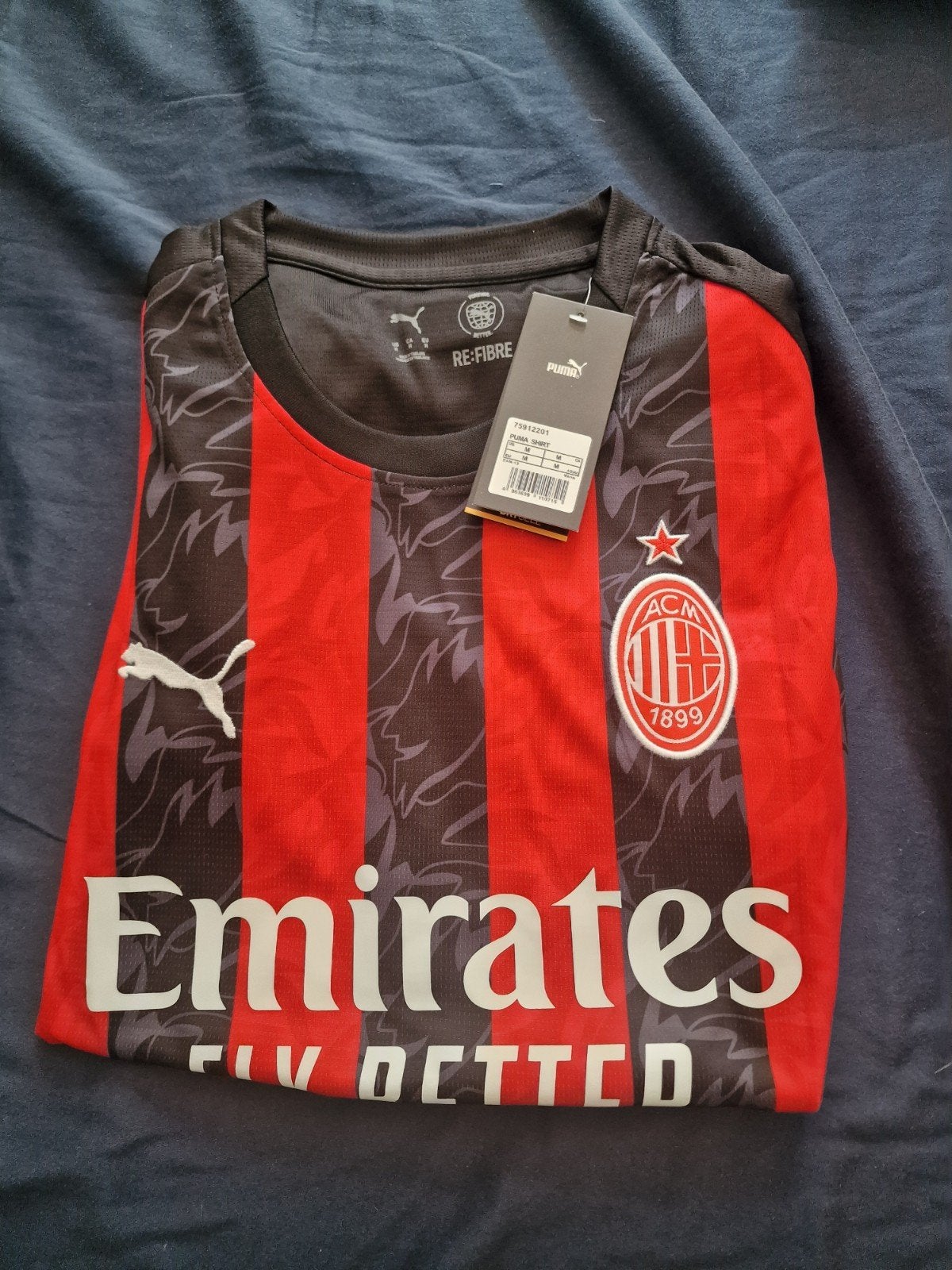 AC Milan Leão shirt, Sport en Fitness, Voetbal, Maat M, Ophalen of Verzenden, Nieuw, Shirt