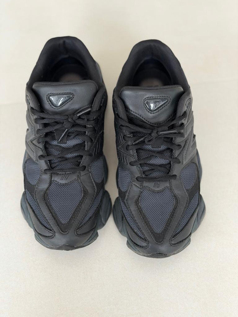 New Balance U9060NRI Zwarte Sneakers Maat 44.5, Ophalen of Verzenden, Zo goed als nieuw, Zwart, Sneakers of Gympen