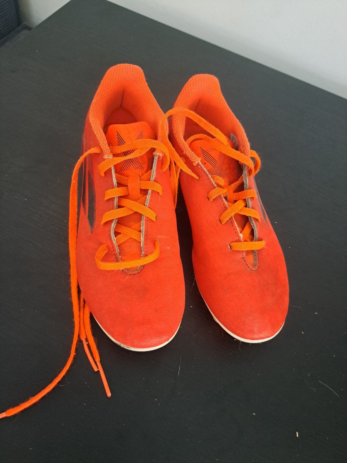 Adidas voetbalschoenen oranje - Maat 33, Maat XS of kleiner, Ophalen of Verzenden, Gebruikt, Schoenen