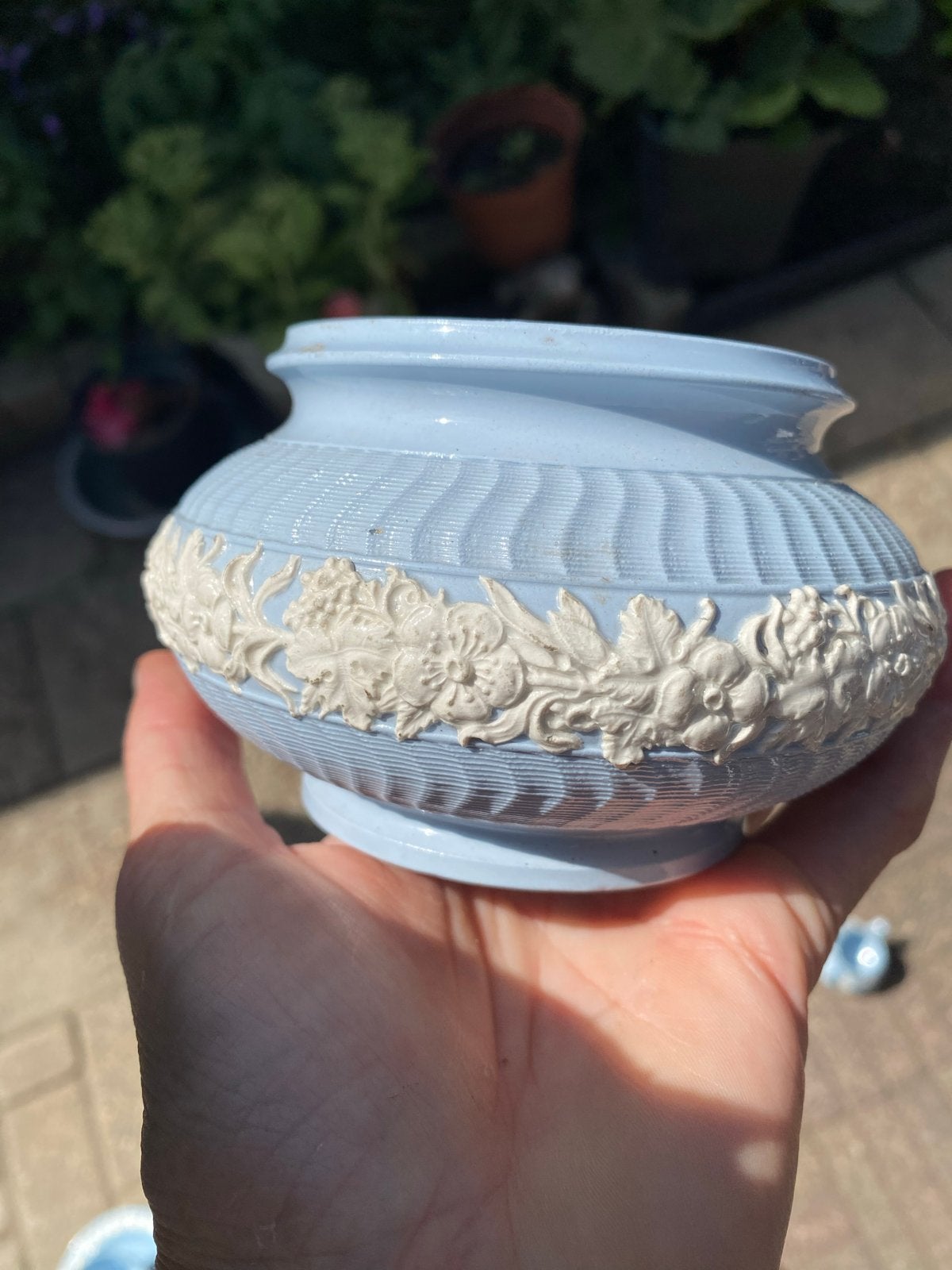 Wedgwood Jasperware Potje - Lichtblauw met Witte Reliëf, Ophalen of Verzenden