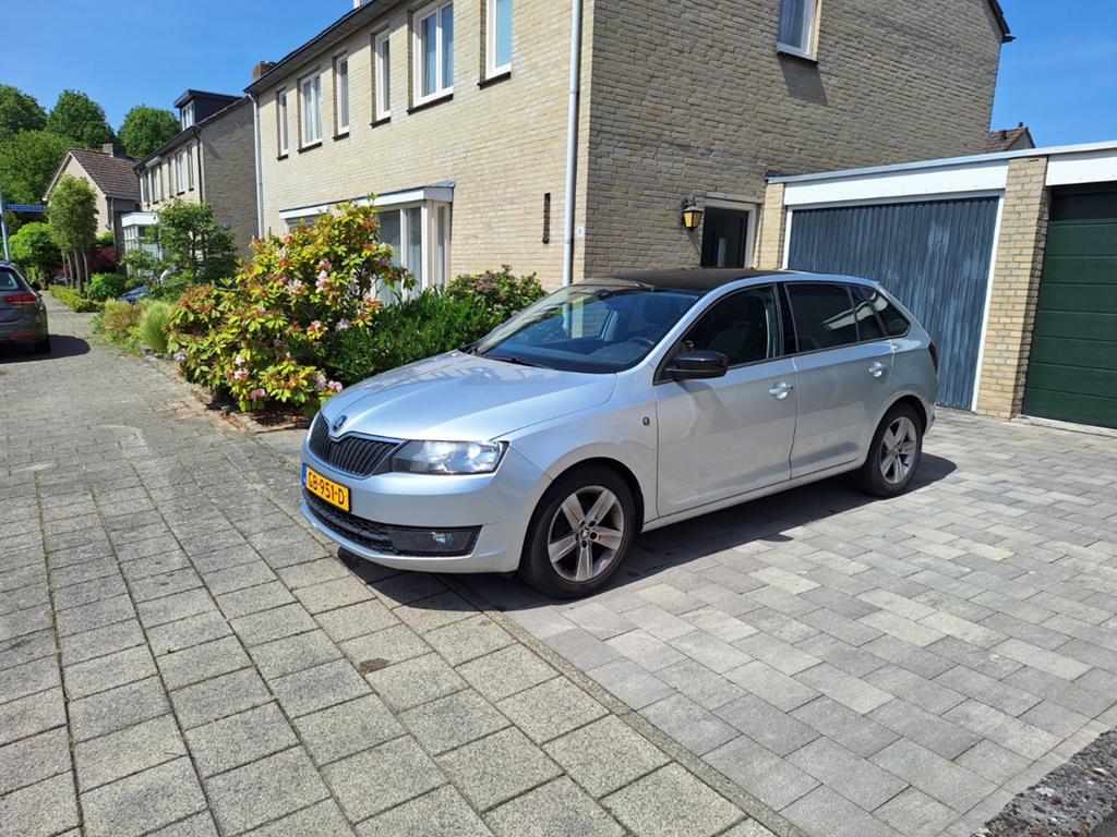 Skoda Rapid 1.2 TSI spaceback met panoramadak, Auto's, Voorwielaandrijving, Euro 5, 40 €/maand, 4 cilinders