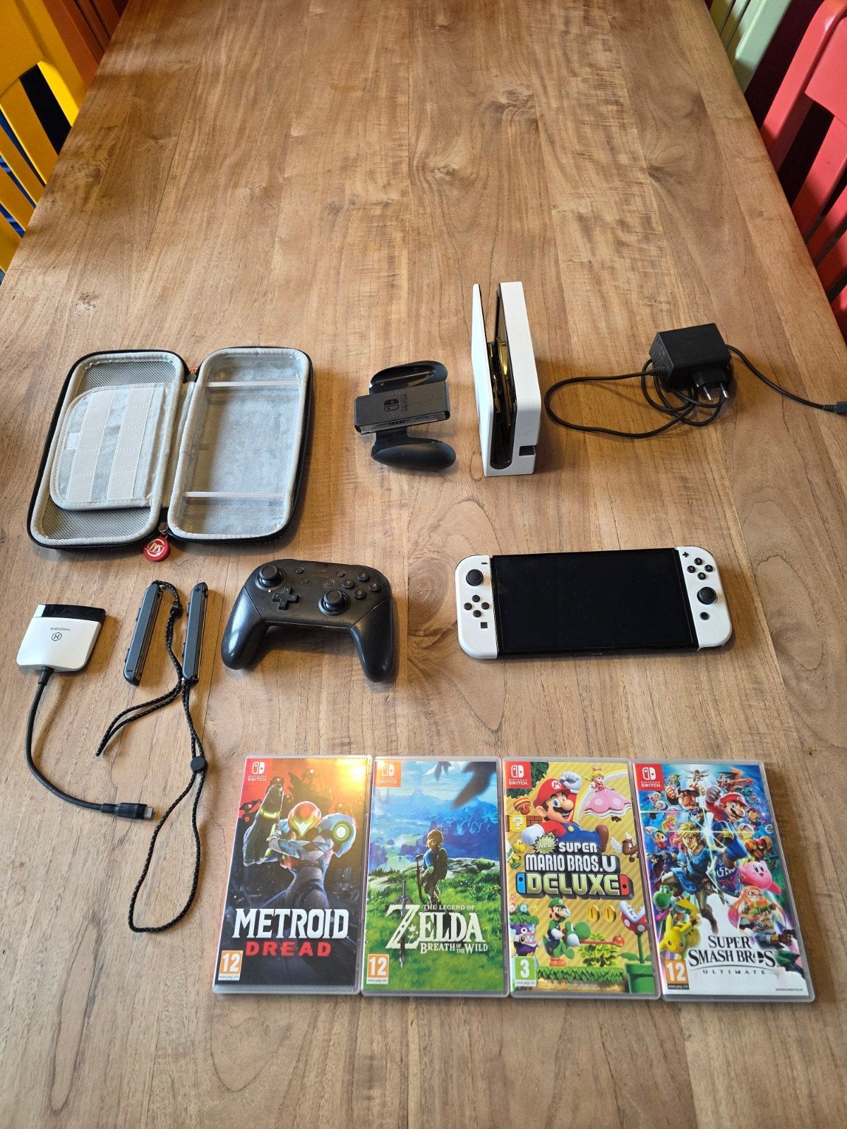 Nintendo Switch OLED krasvrij 4 Spellen, Spelcomputers en Games, Spelcomputers | Nintendo Switch, Met games, Zo goed als nieuw