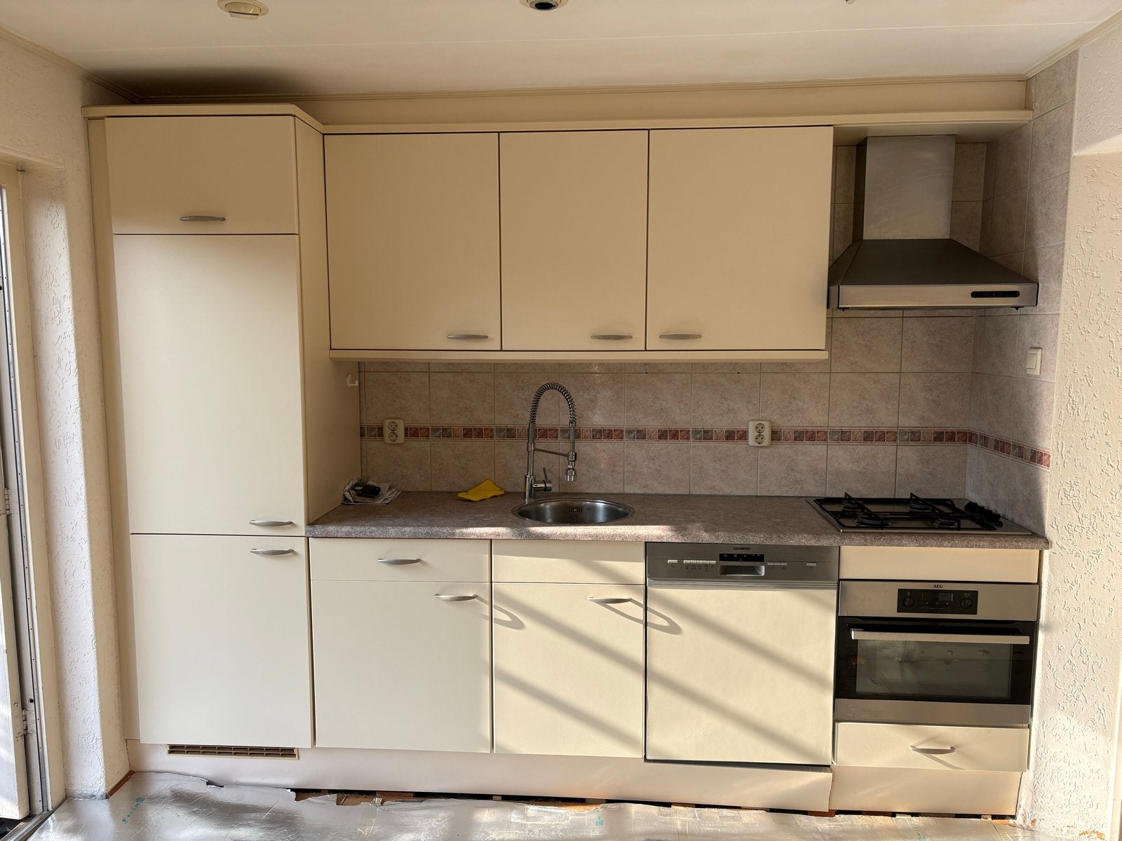 Complete keuken met inbouwapparatuur - Zo goed als nieuw, Huis en Inrichting, Ophalen, Enkelwandige keuken, Zo goed als nieuw