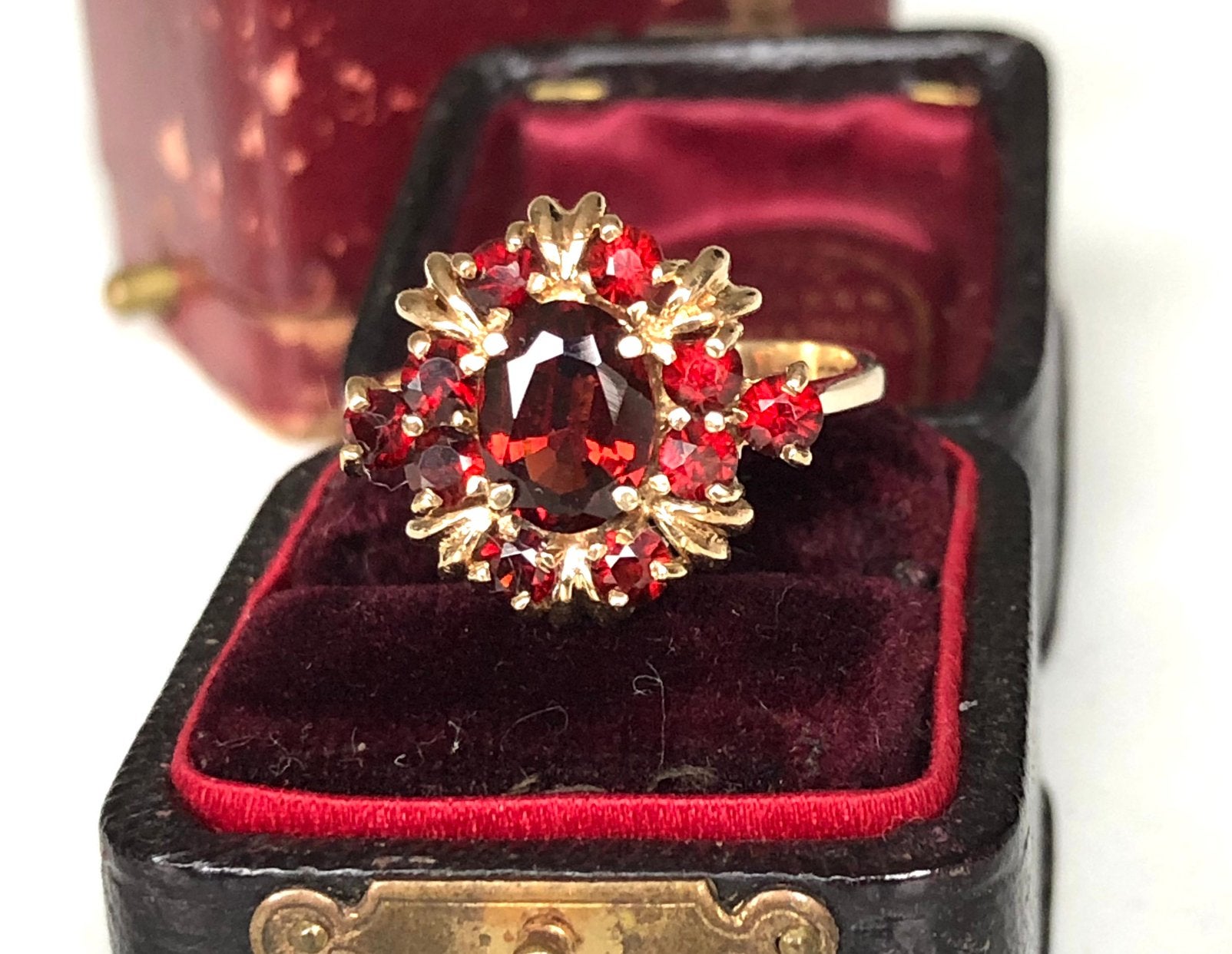 Vintage 9k gouden cluster  ring granaat maat 18 3/4, 18 tot 19, Ophalen of Verzenden, Zo goed als nieuw, Dame