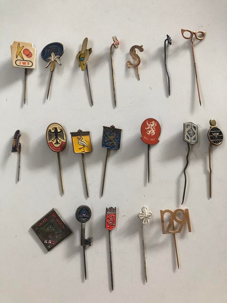 Serie 9: 19 oude speldjes met allerlei overige onderwerpen, Verzamelen, Ophalen of Verzenden, Gebruikt, Overige onderwerpen, Speldje of Pin