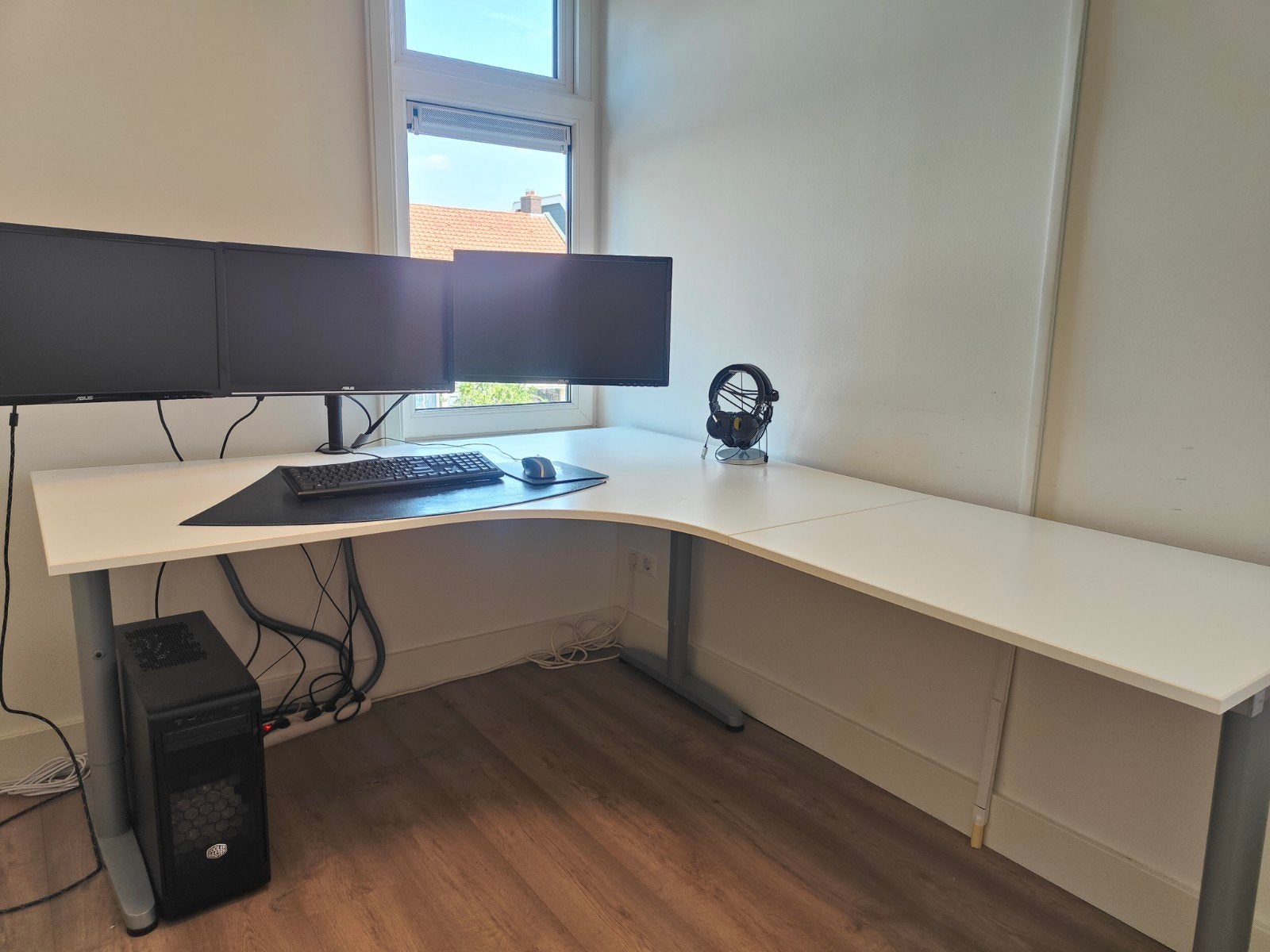 IKEA Hoekbureau in hoogte verstelbaar, Huis en Inrichting, Bureaus, Gebruikt, Hoekbureau, In hoogte verstelbaar, Ophalen of Verzenden