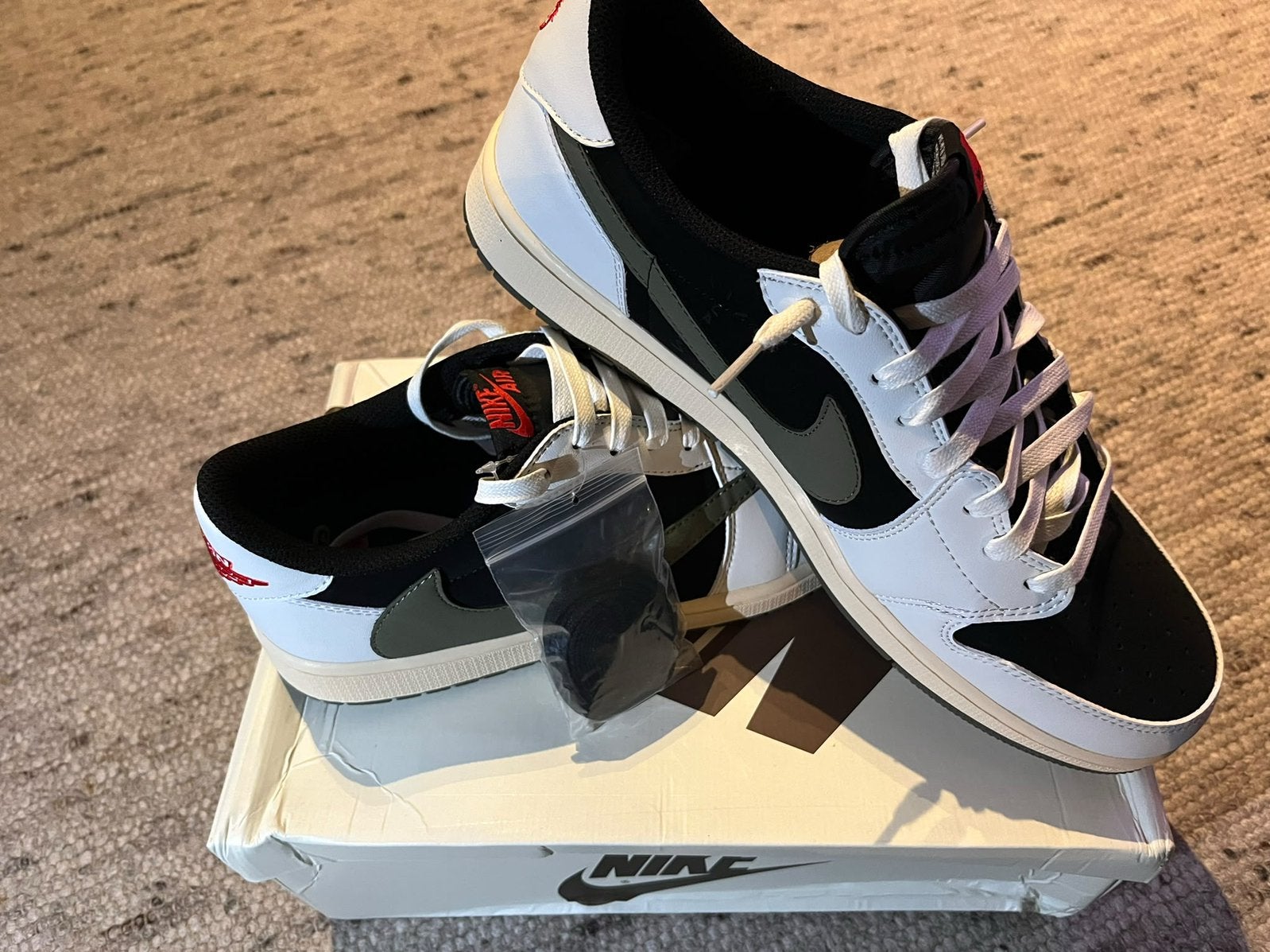Travis Scott nike air jordan olive maat 47,5, Verzenden, Nieuw, Overige kleuren, Sneakers of Gympen