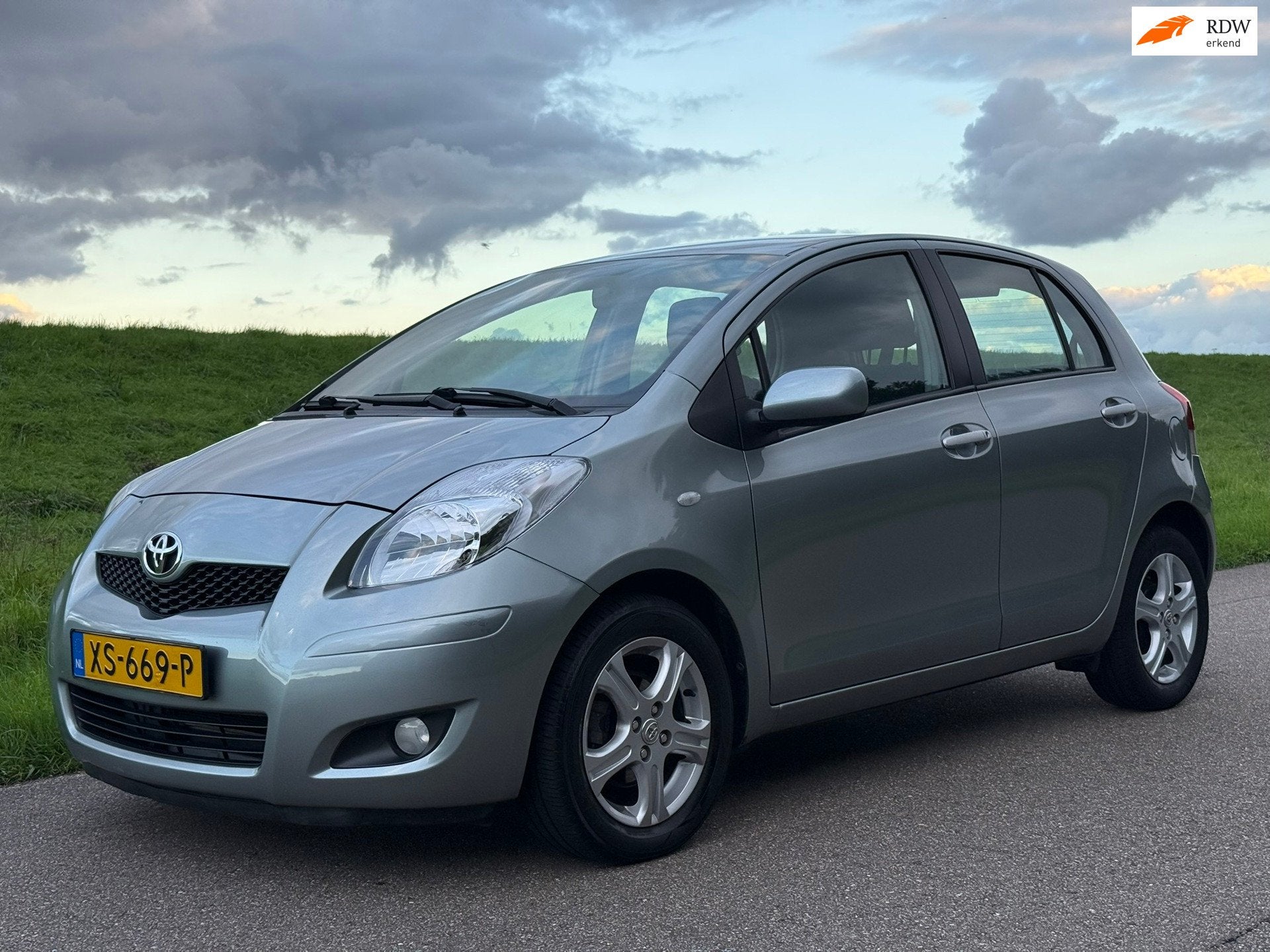 Toyota Yaris 1.3 VVTi Aspiration | Airco | Automaat, Stof, 1329 cc, Bedrijf, 19 km/l