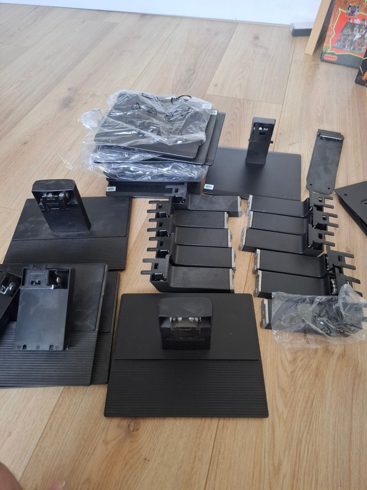 Acer monitor standaarden - 12 stuks en 4 andere, Ophalen of Verzenden, Zo goed als nieuw, Acer