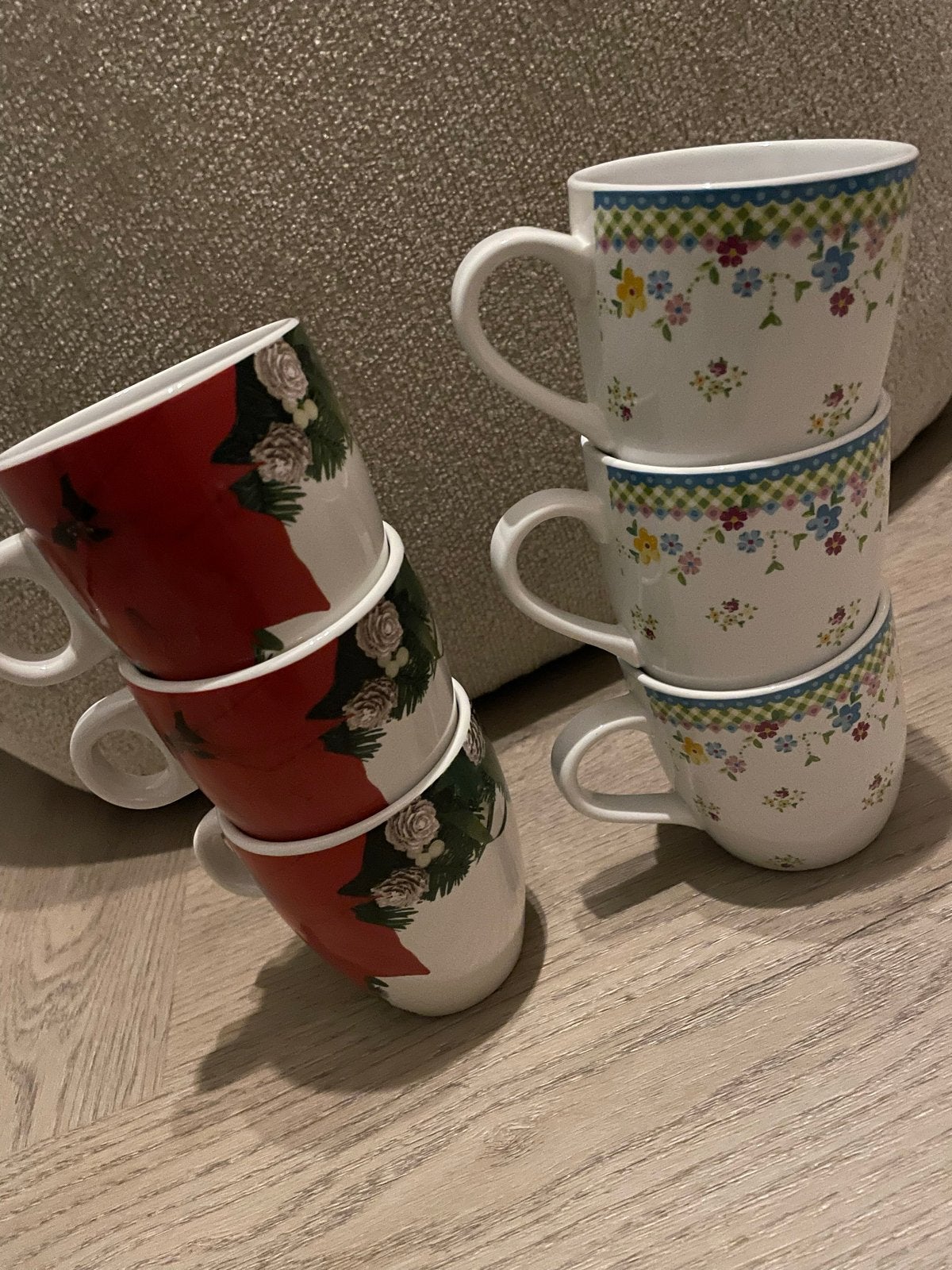 Diverse mokken en glazen - Chocomel, Disney, Kerst, Gebruikt, Overige merken, Keramiek, Overige stijlen