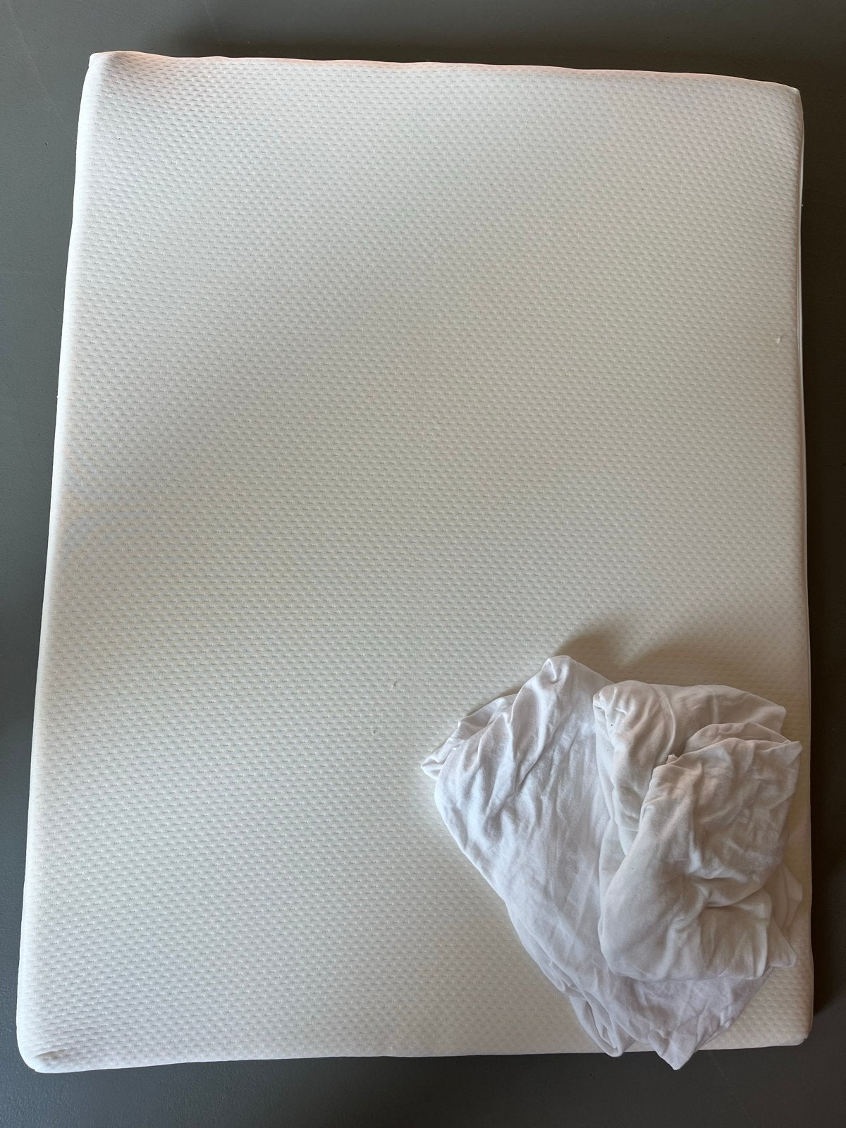 Boxmatras 73x95 cm met 2 wittehoeslakens, Ophalen of Verzenden, Gebruikt, Vierkant, Boxkleed