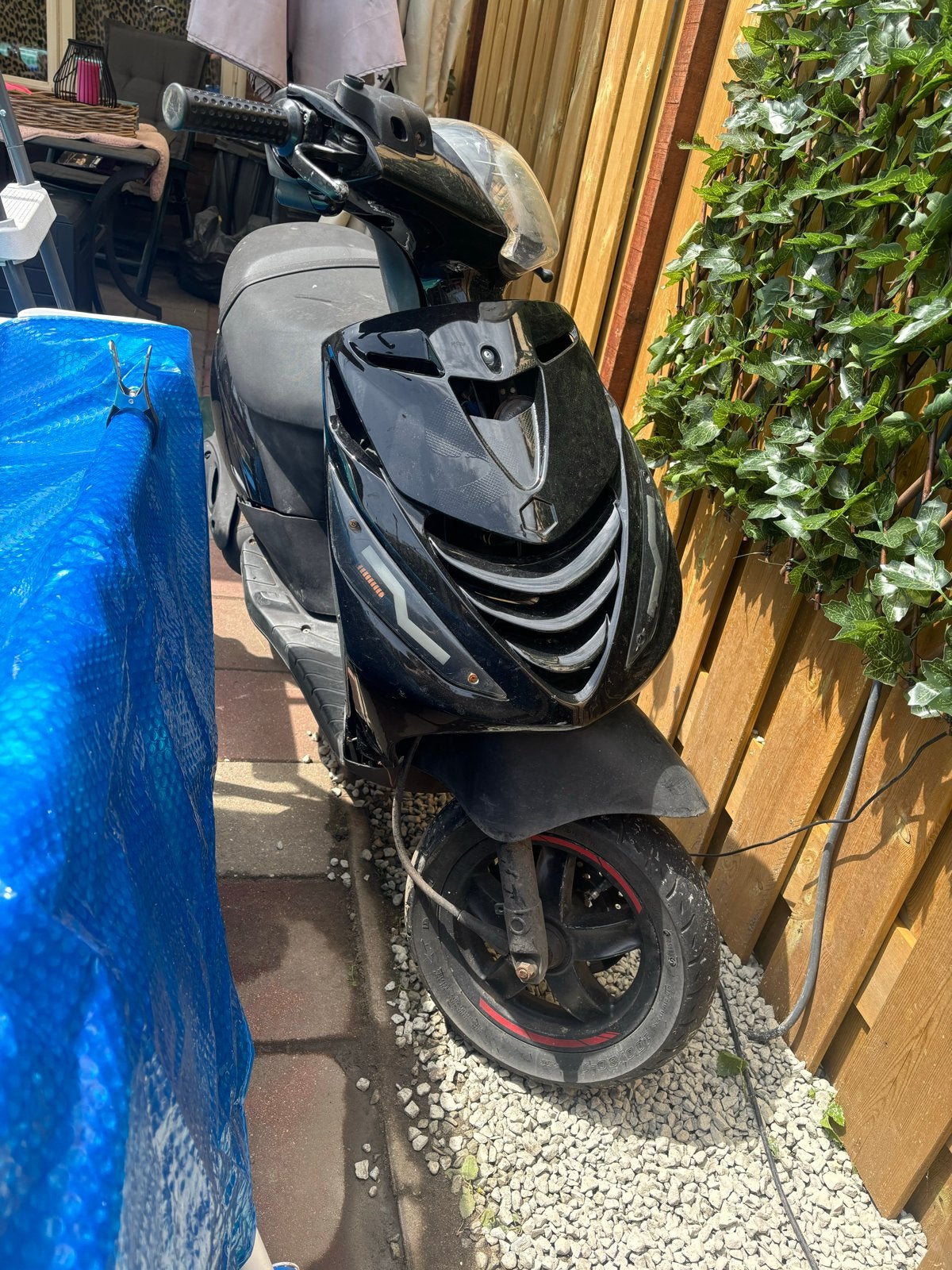Piaggio Zip 50cc 2012 geel kenteken – opknapper - rijdt goed, Fietsen en Brommers, Ophalen, Piaggio, Gebruikt, Benzine