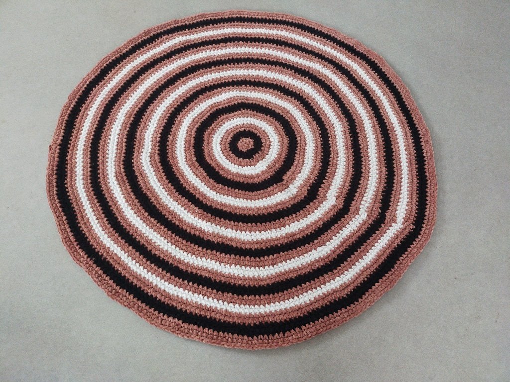Uniek rond gehaakt tafelkleed, ca. 72 cm. Handgemaakt, nieuw, 72 cm, Rond, Ophalen of Verzenden, Meerkleurig