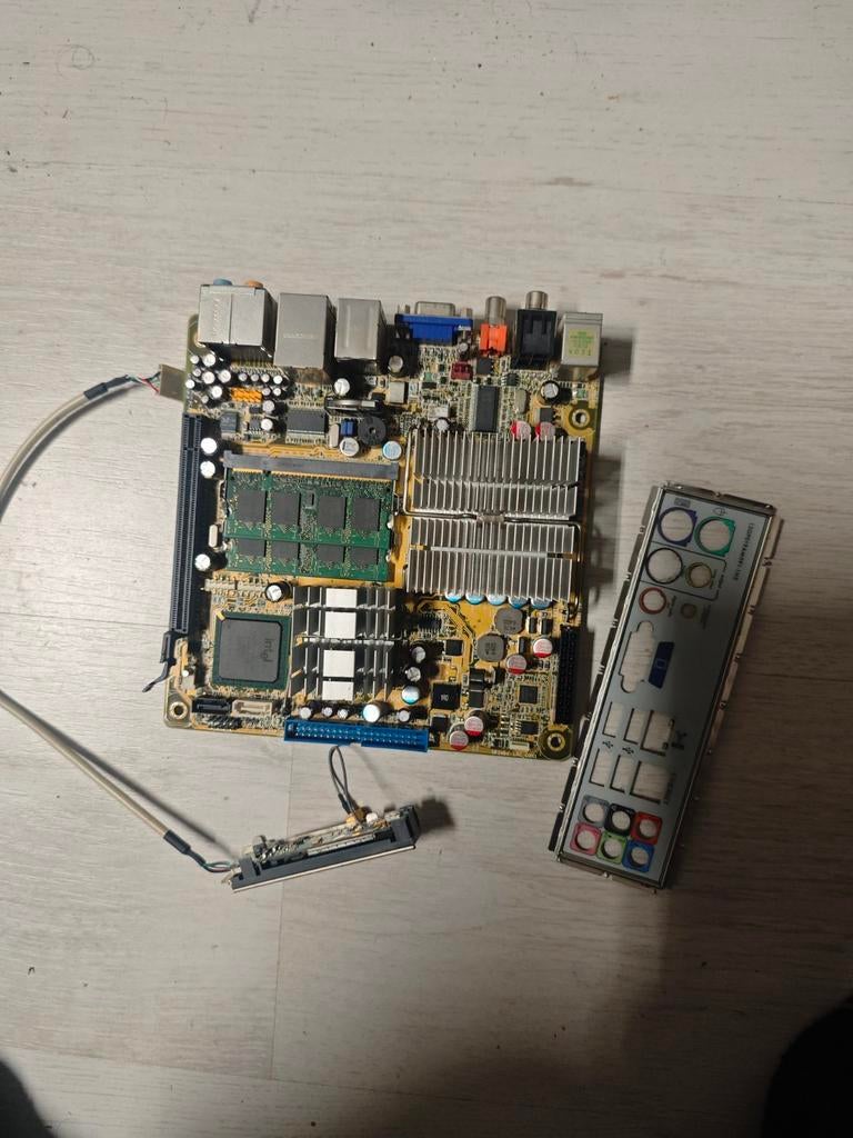 Moederbord met Intel-chipset en DDR-geheugen, Onbekend, Gebruikt, Ophalen of Verzenden, DDR
