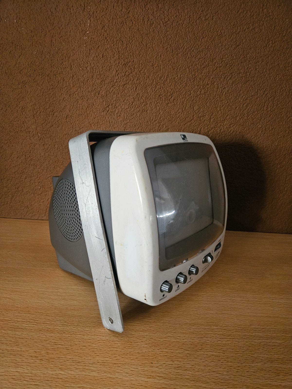 Vintage draagbare mini TV - Flamingo, werkt op batterijen, Overige merken, Gebruikt, 50 Hz, Ophalen of Verzenden