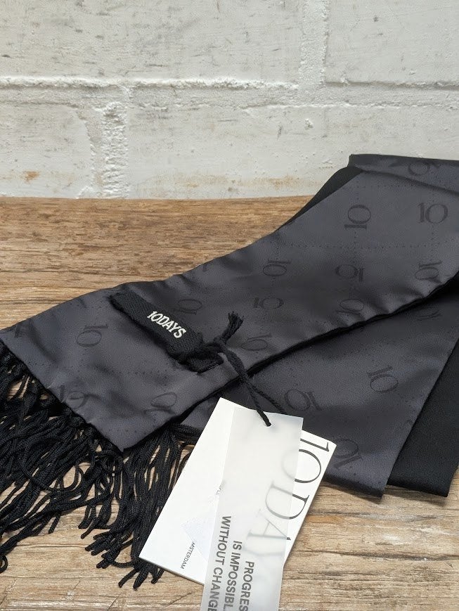 10DAYS - Mooie satinlook shawl - Nieuw €59,95 - 10 DAYS, Maat 46/48 (XL) of groter, 10days, Nieuw, Ophalen of Verzenden
