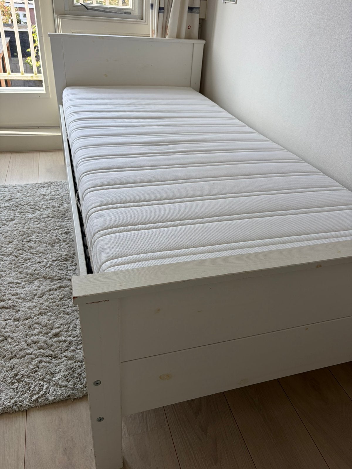 Goed bed eenpersoons hout met fijne lattenbodem, Ophalen, Gebruikt, 90 cm, Eenpersoons