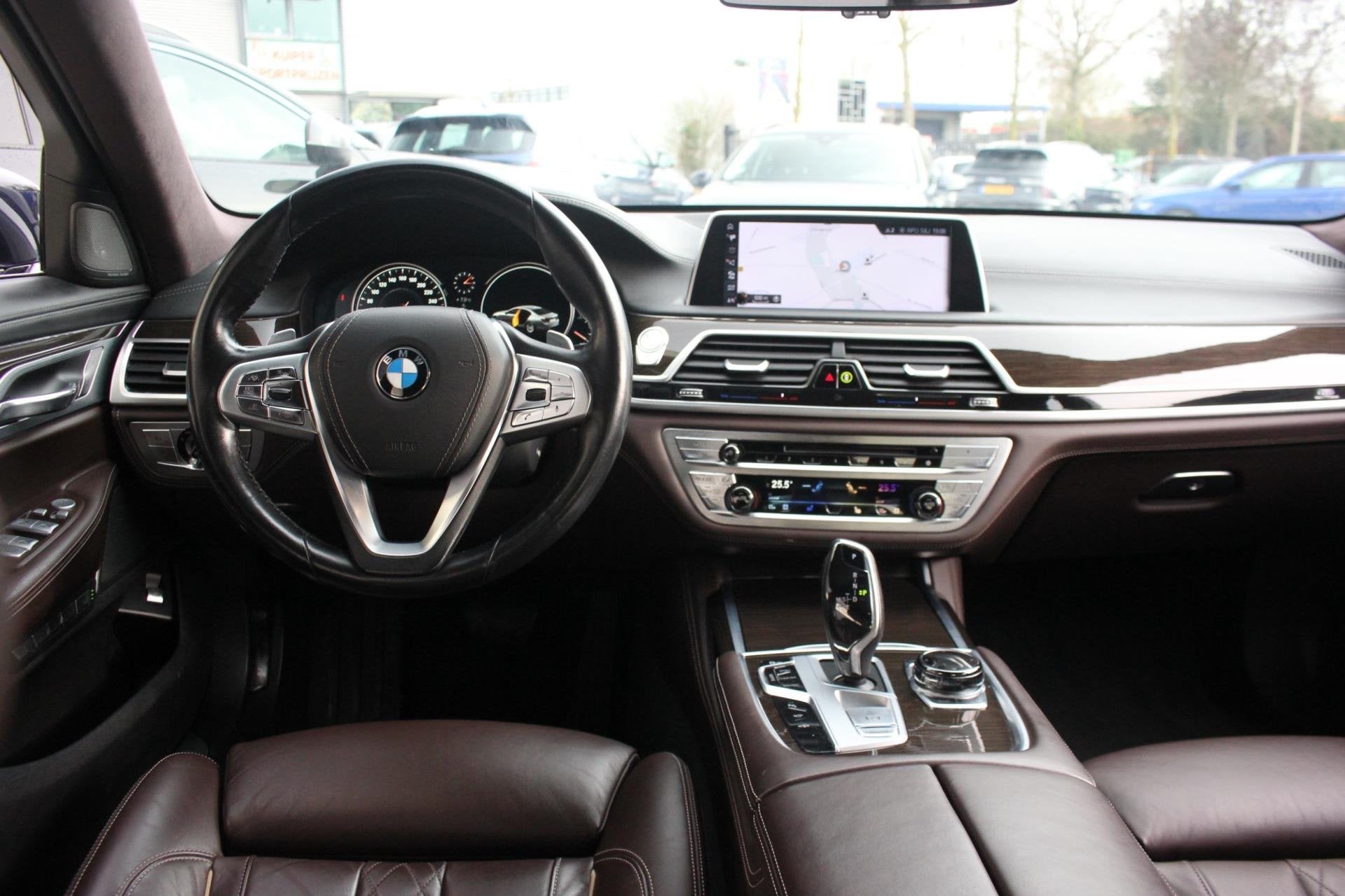 BMW 7-serie 740i High Executive | Carplay | Surround view |, Auto's, Automaat, Dealer onderhouden, Gebruikt, Euro 6