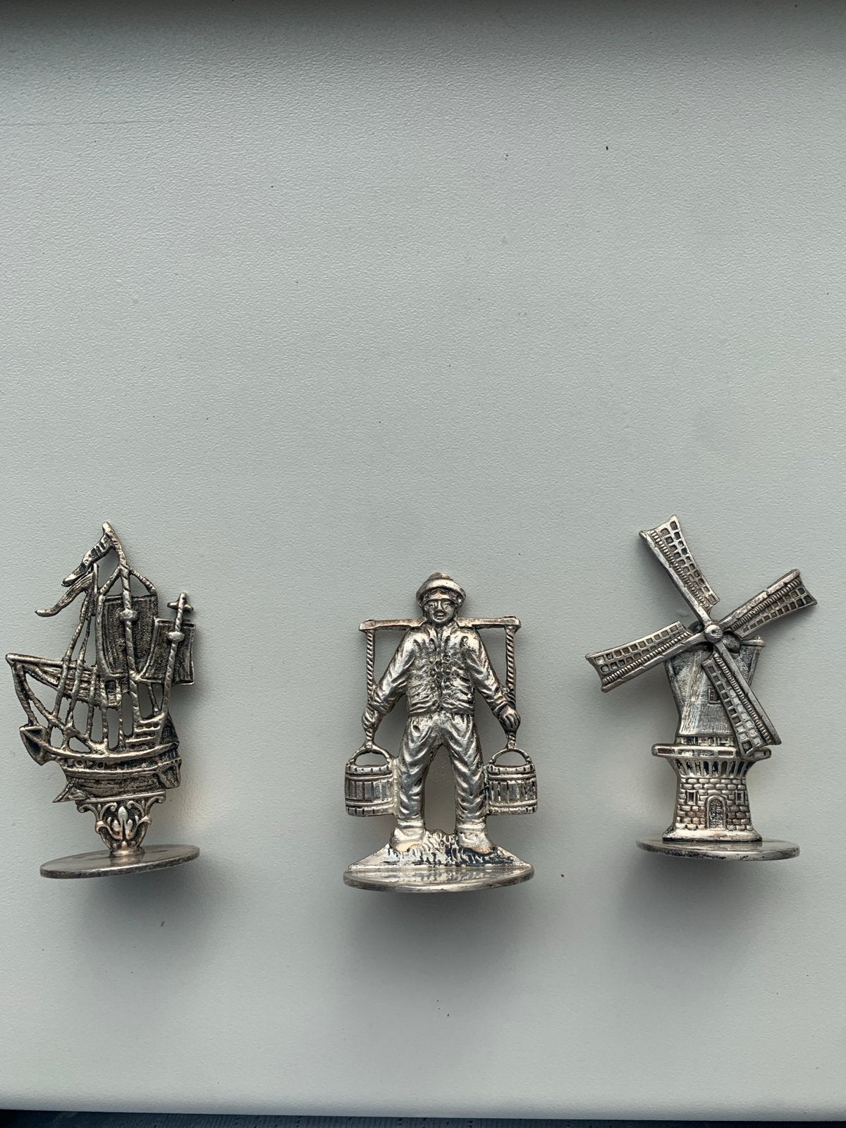 Set van 3 verzilverde miniatuur beeldjes: molen, man, schip, Ophalen of Verzenden