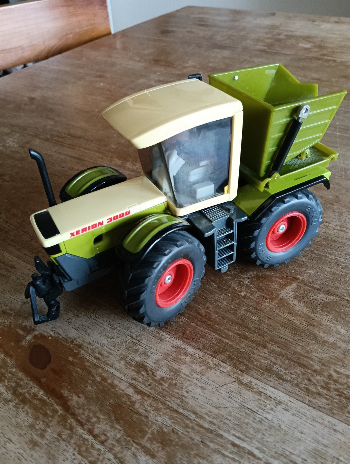 Siku Claas Xerion 3000 met kiepbak, Ophalen of Verzenden, Zo goed als nieuw, Tractor of Landbouw, SIKU