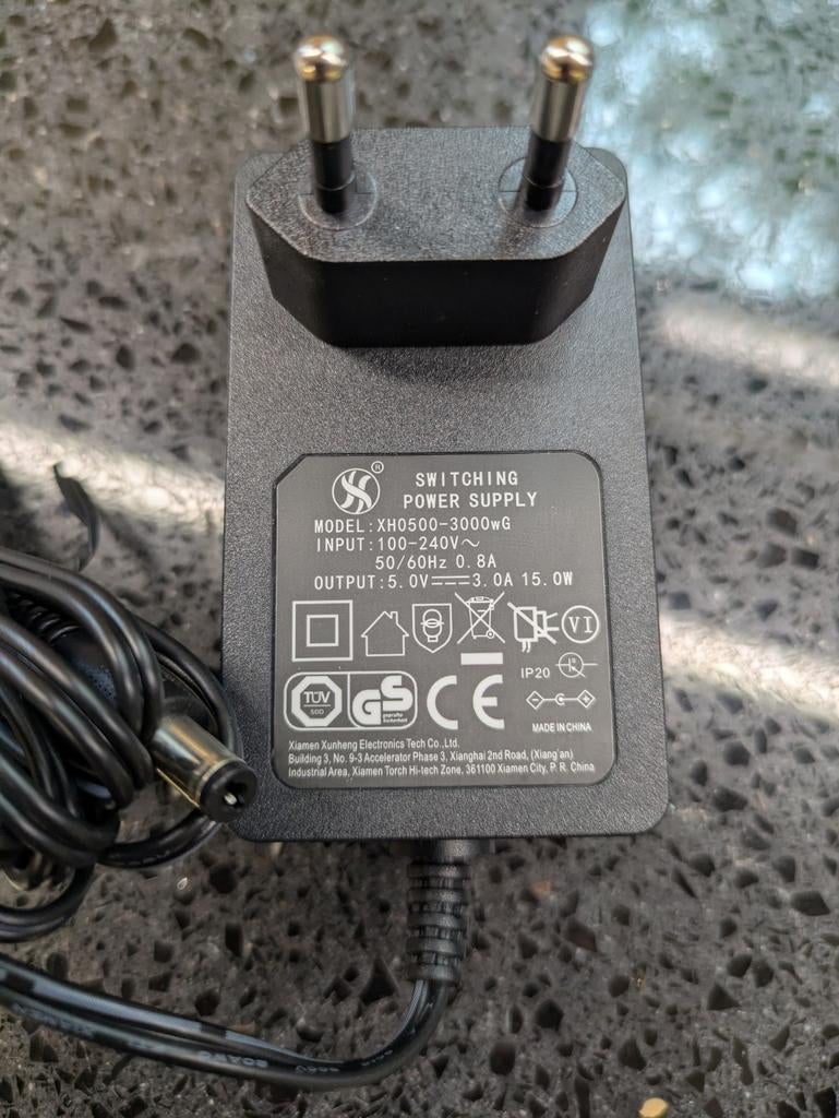 Schakelende Voeding XH0500-3000WG 5V 3A Adapter, Ophalen of Verzenden, Gebruikt, Xiamen Xueneng Electronics Tech Co. Ltd.