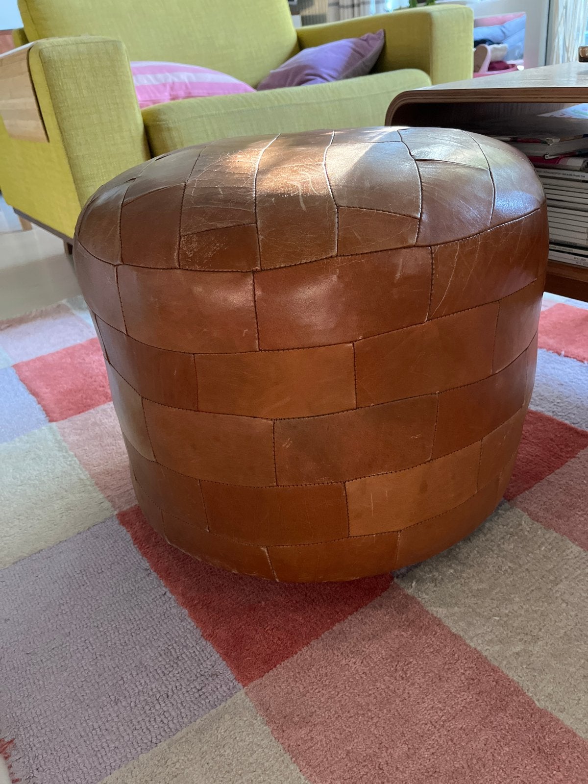 Vintage leren  poef op wieltjes - patchwork stijl, Ophalen, Gebruikt, Rond, 50 tot 75 cm