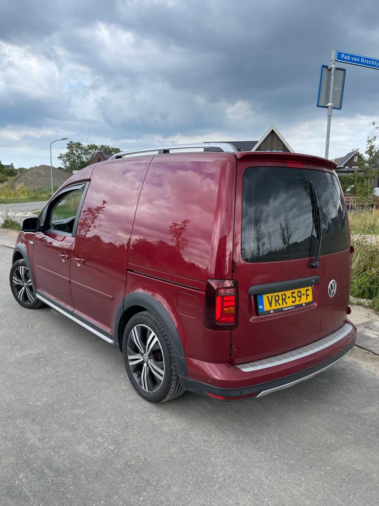 Volkswagen Caddy 2.0 TDI ALLTRACK DSG BMT euro6, Auto's, Zwart, 4 cilinders, 700 kg, Volkswagen