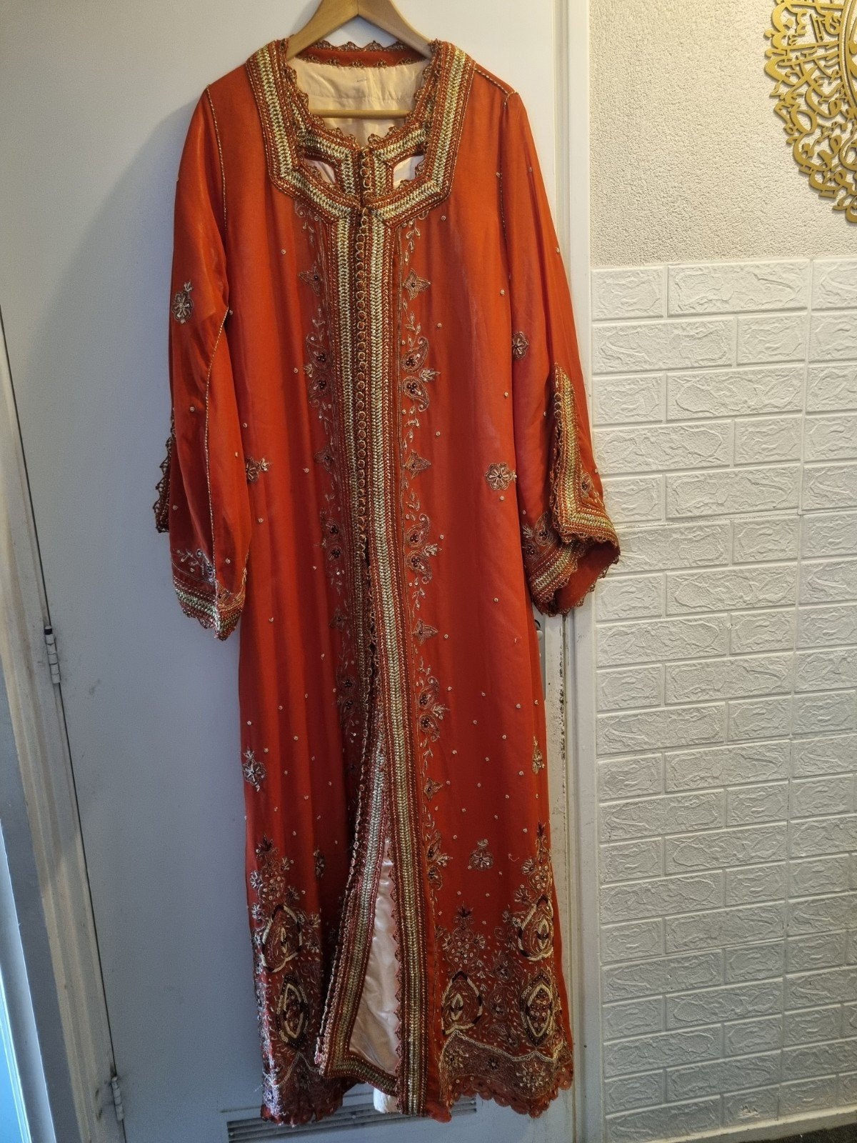 Prachtige Marokkaanse Kaftan - Oranje met Borduurwerk, Overige typen, Maat 42/44 (L), Oranje, Ophalen of Verzenden