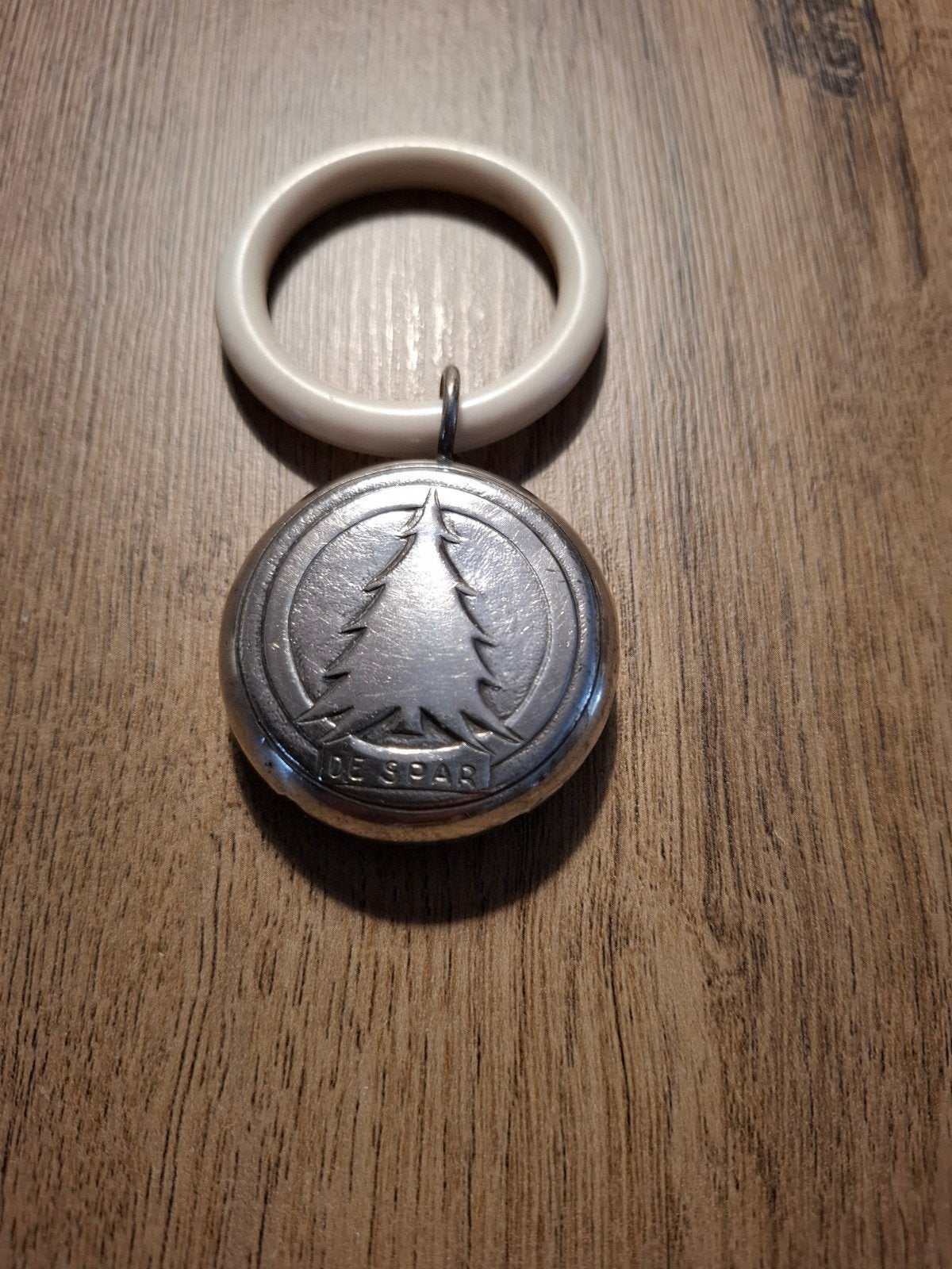 Vintage verzilverde  rammelaar Roodkapje en de wolf, Ophalen of Verzenden, Gebruikt, Rammelaar, Met geluid