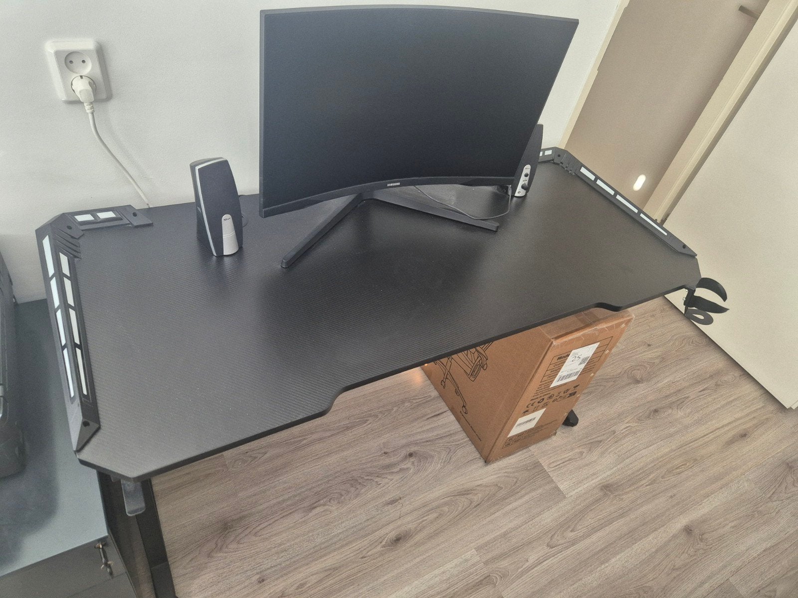 Gaming Bureau met LED-verlichting en Gamingstoel, Ophalen, Zo goed als nieuw, Gamingbureau